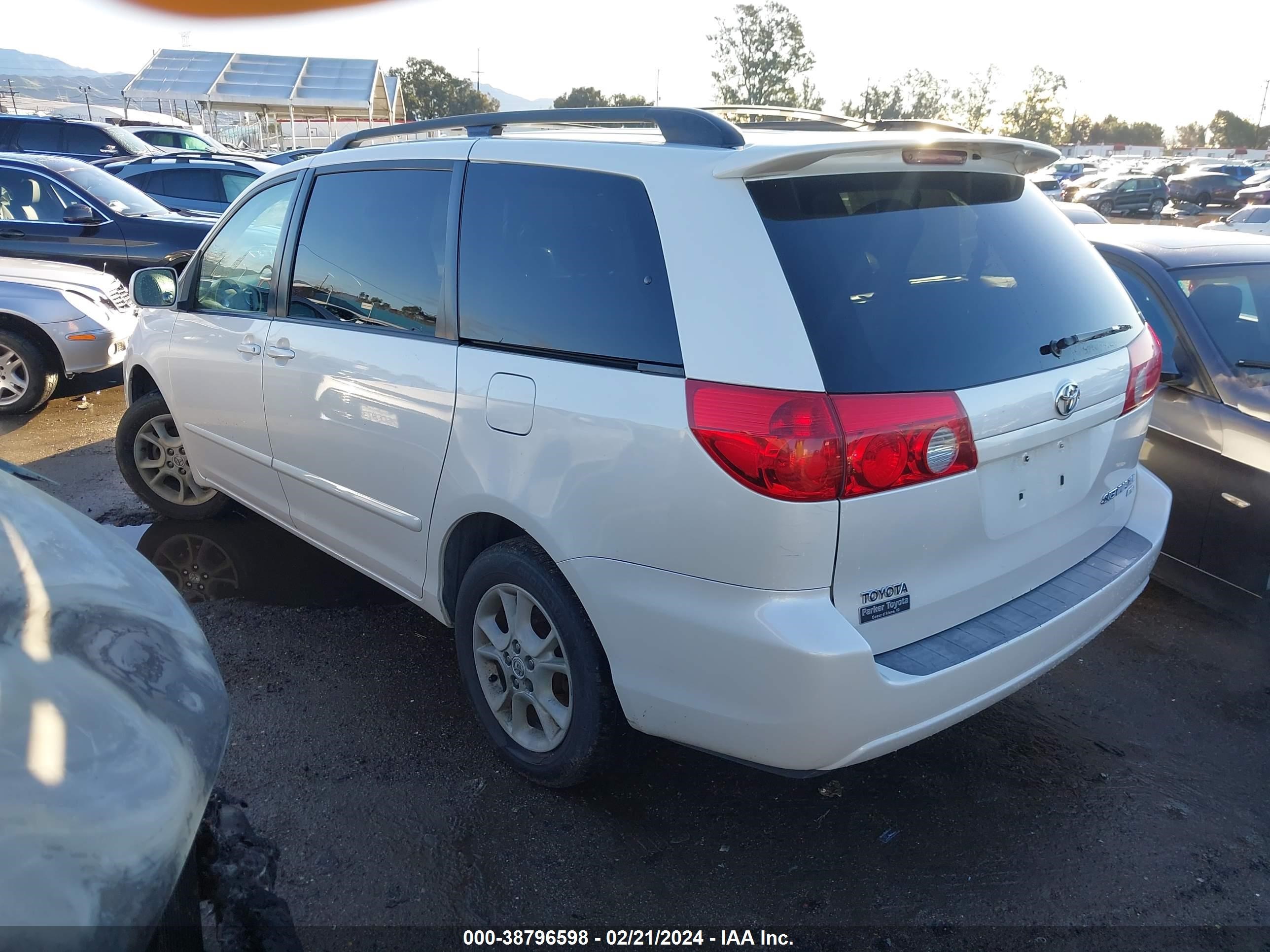 Photo 2 VIN: 5TDBA22C56S068311 - TOYOTA SIENNA 