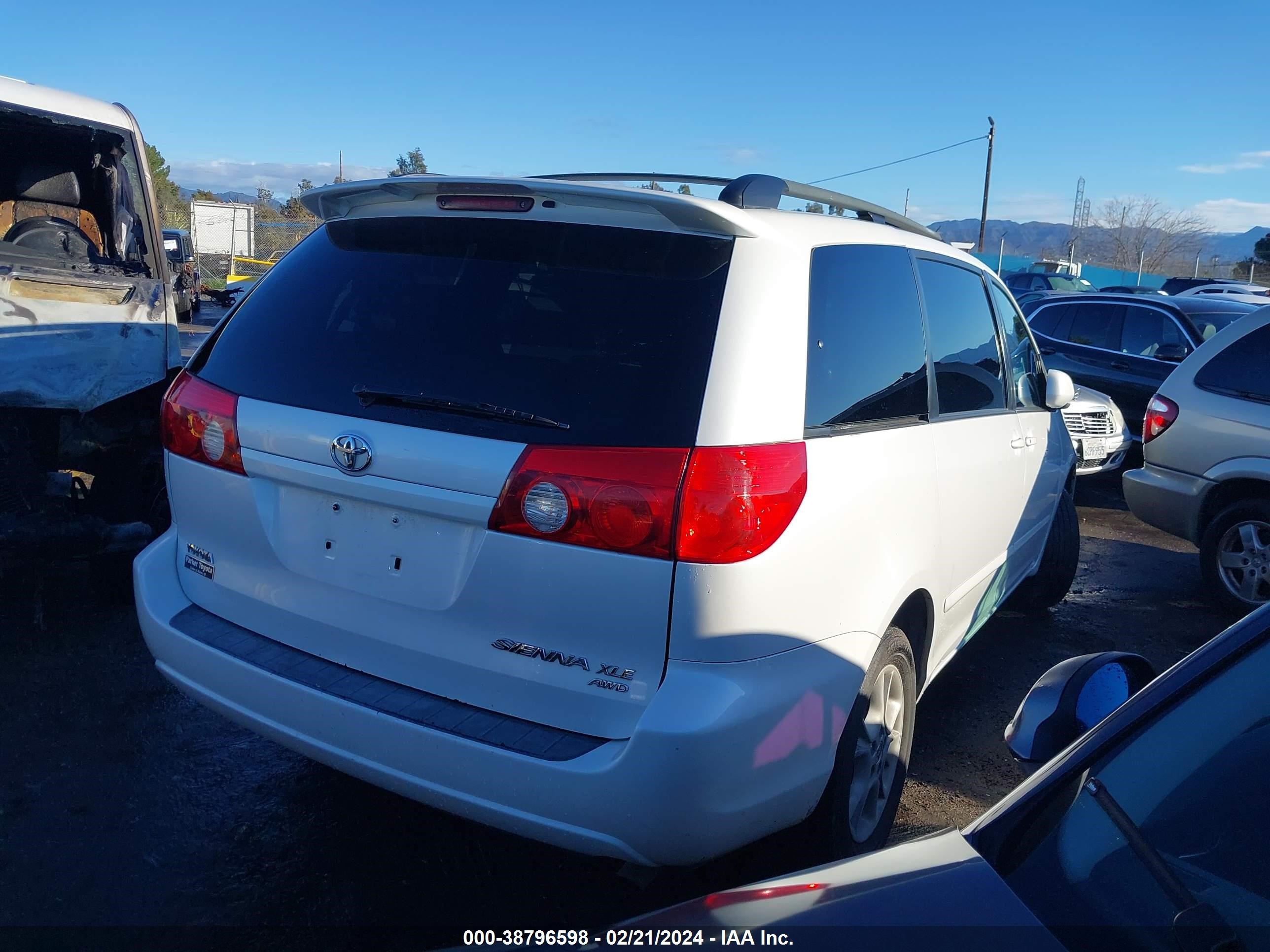 Photo 3 VIN: 5TDBA22C56S068311 - TOYOTA SIENNA 