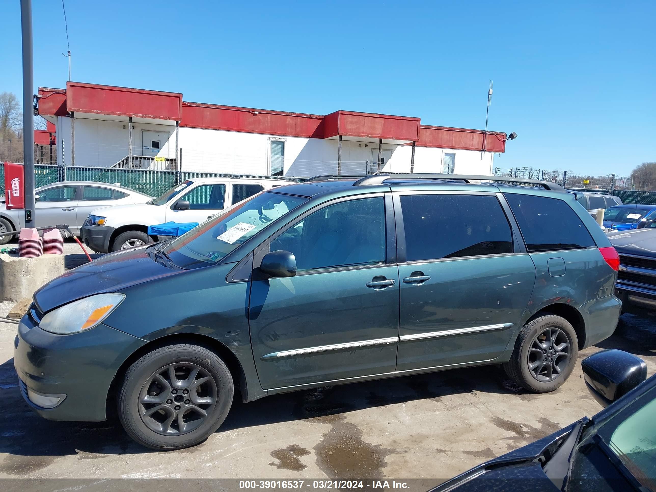 Photo 13 VIN: 5TDBA22C65S035591 - TOYOTA SIENNA 