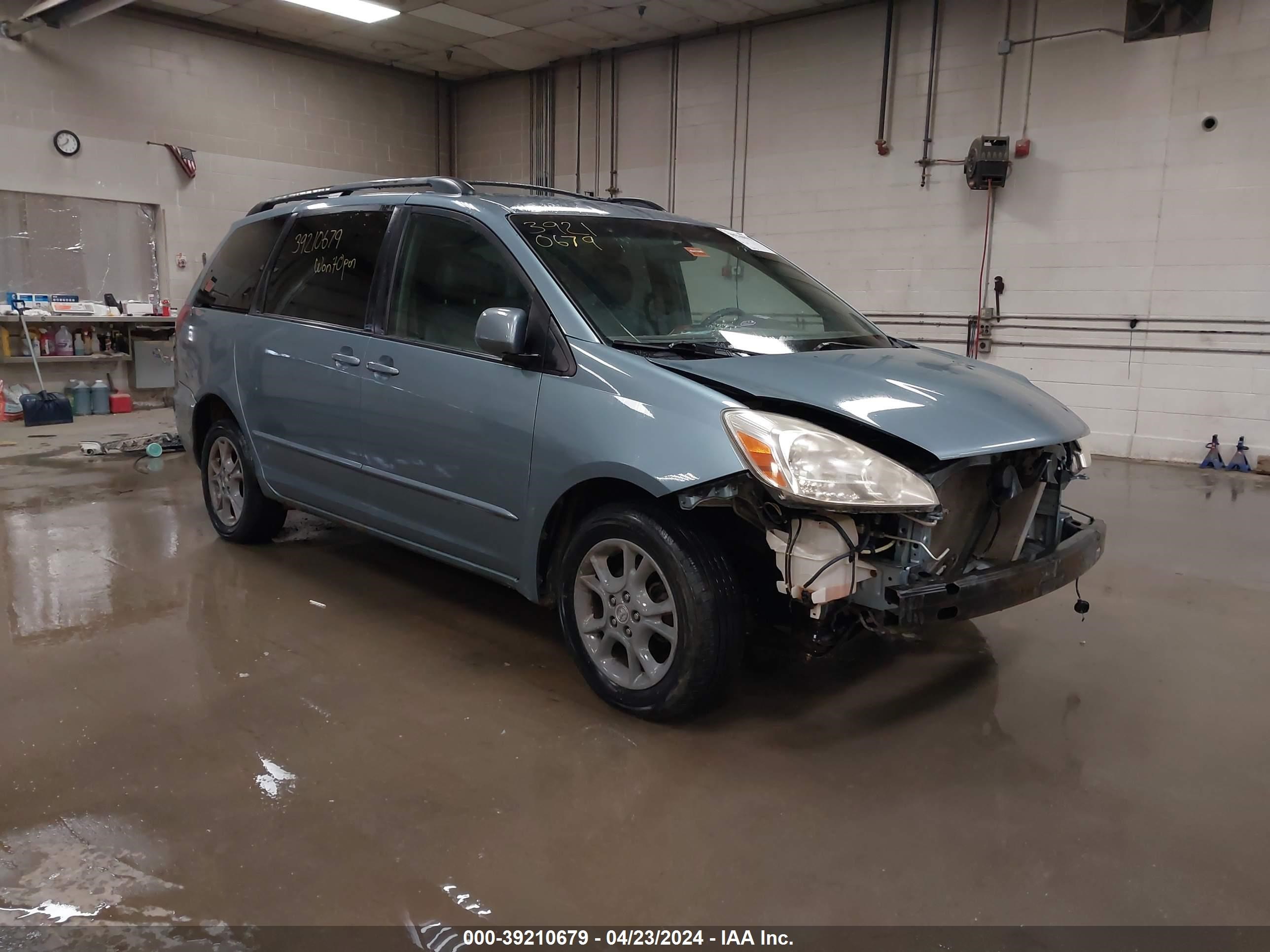 Photo 0 VIN: 5TDBA22C65S049667 - TOYOTA SIENNA 