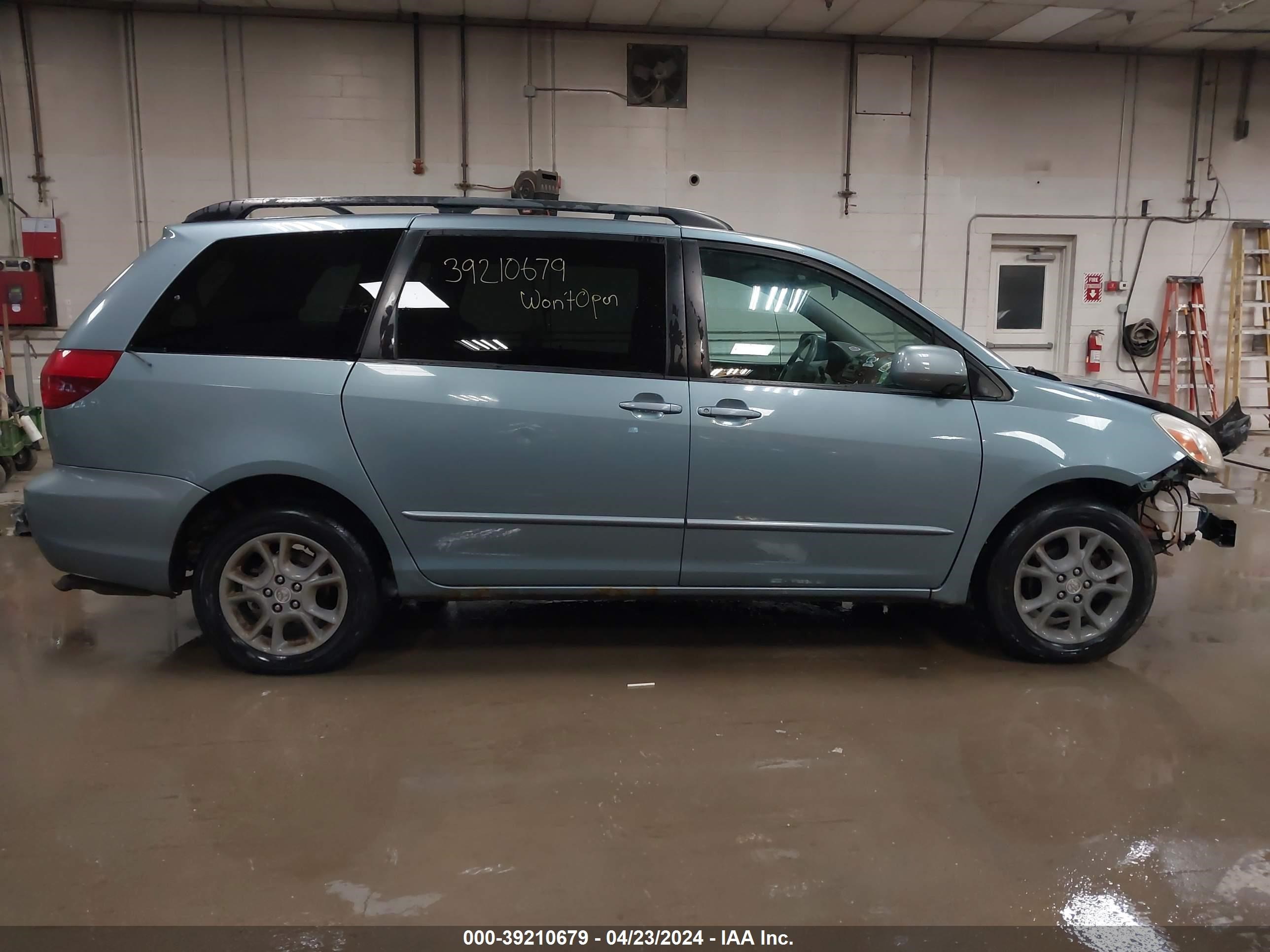 Photo 13 VIN: 5TDBA22C65S049667 - TOYOTA SIENNA 