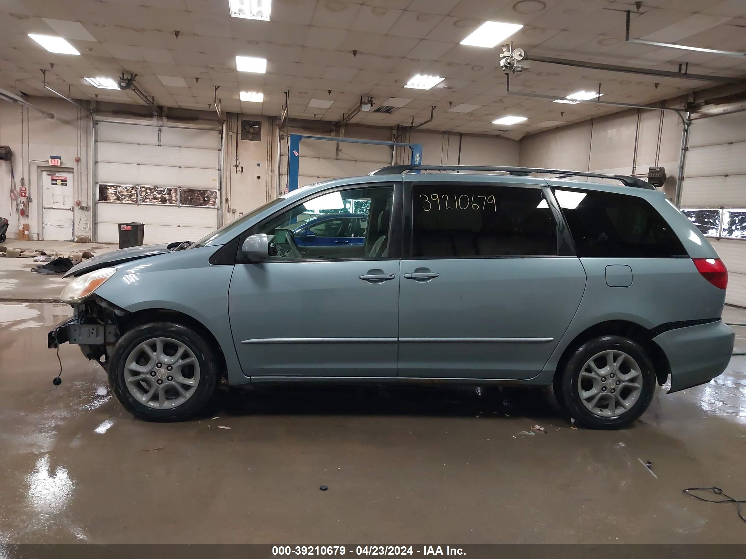 Photo 14 VIN: 5TDBA22C65S049667 - TOYOTA SIENNA 