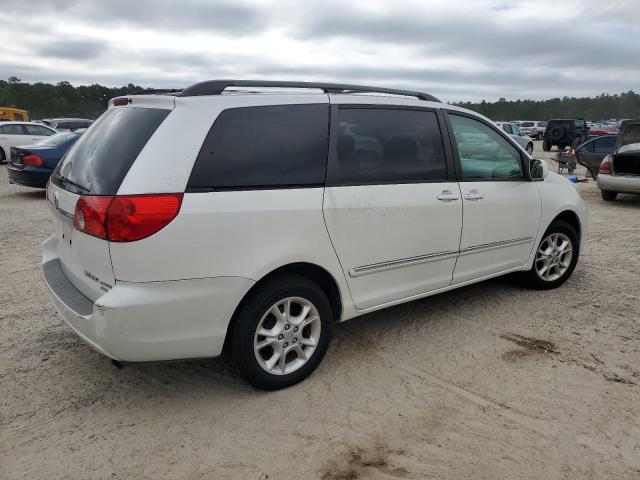 Photo 2 VIN: 5TDBA22C66S057821 - TOYOTA SIENNA XLE 