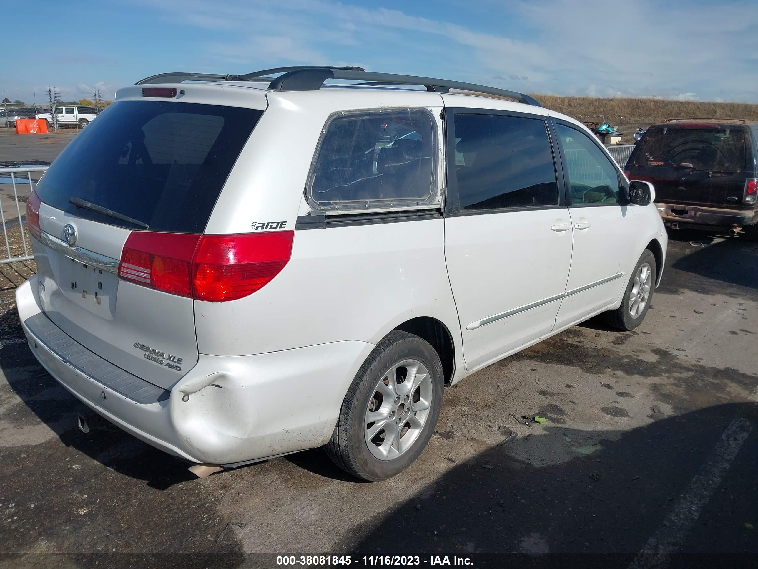 Photo 3 VIN: 5TDBA22C74S010939 - TOYOTA SIENNA 