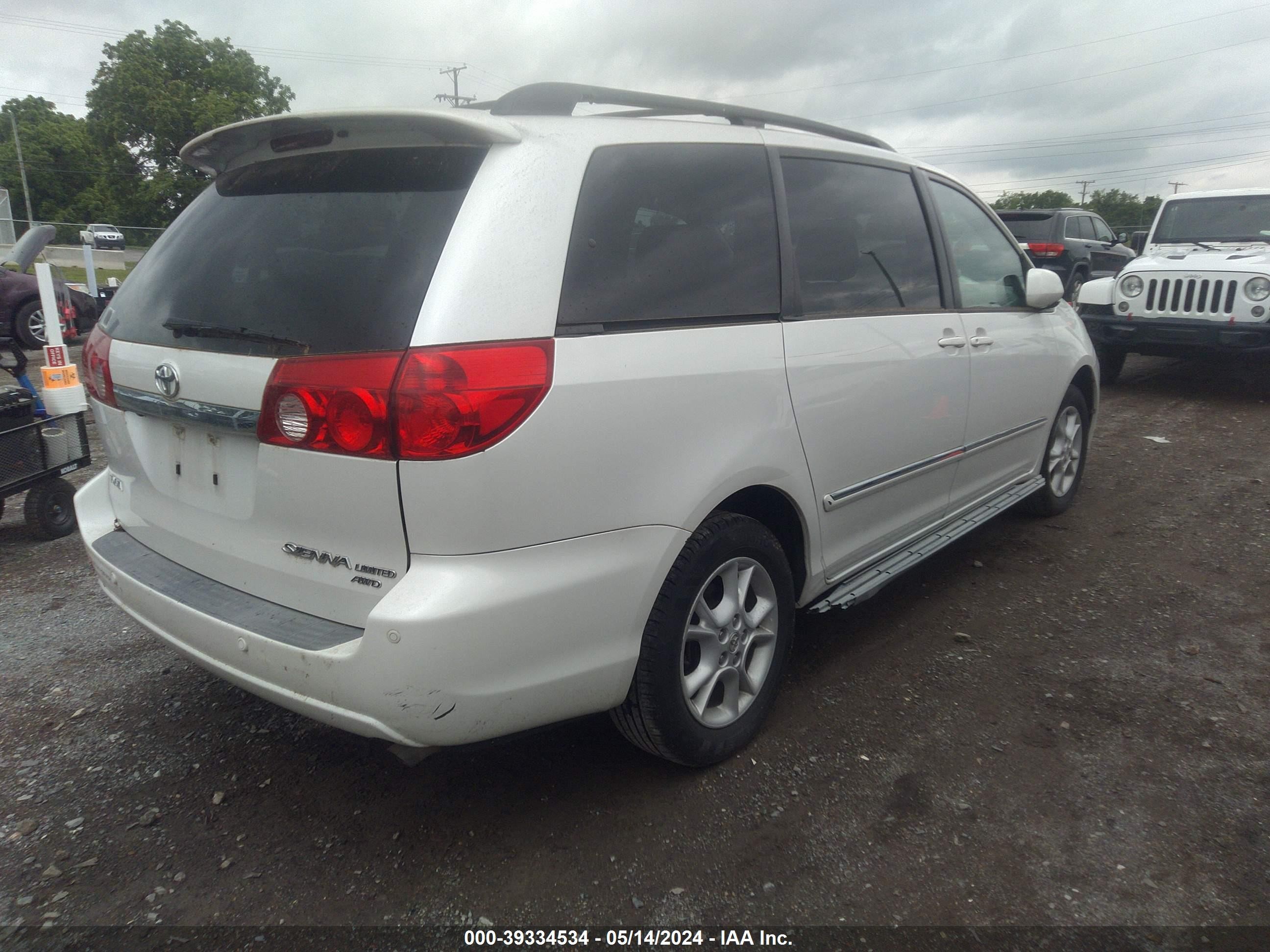 Photo 3 VIN: 5TDBA22C76S064227 - TOYOTA SIENNA 