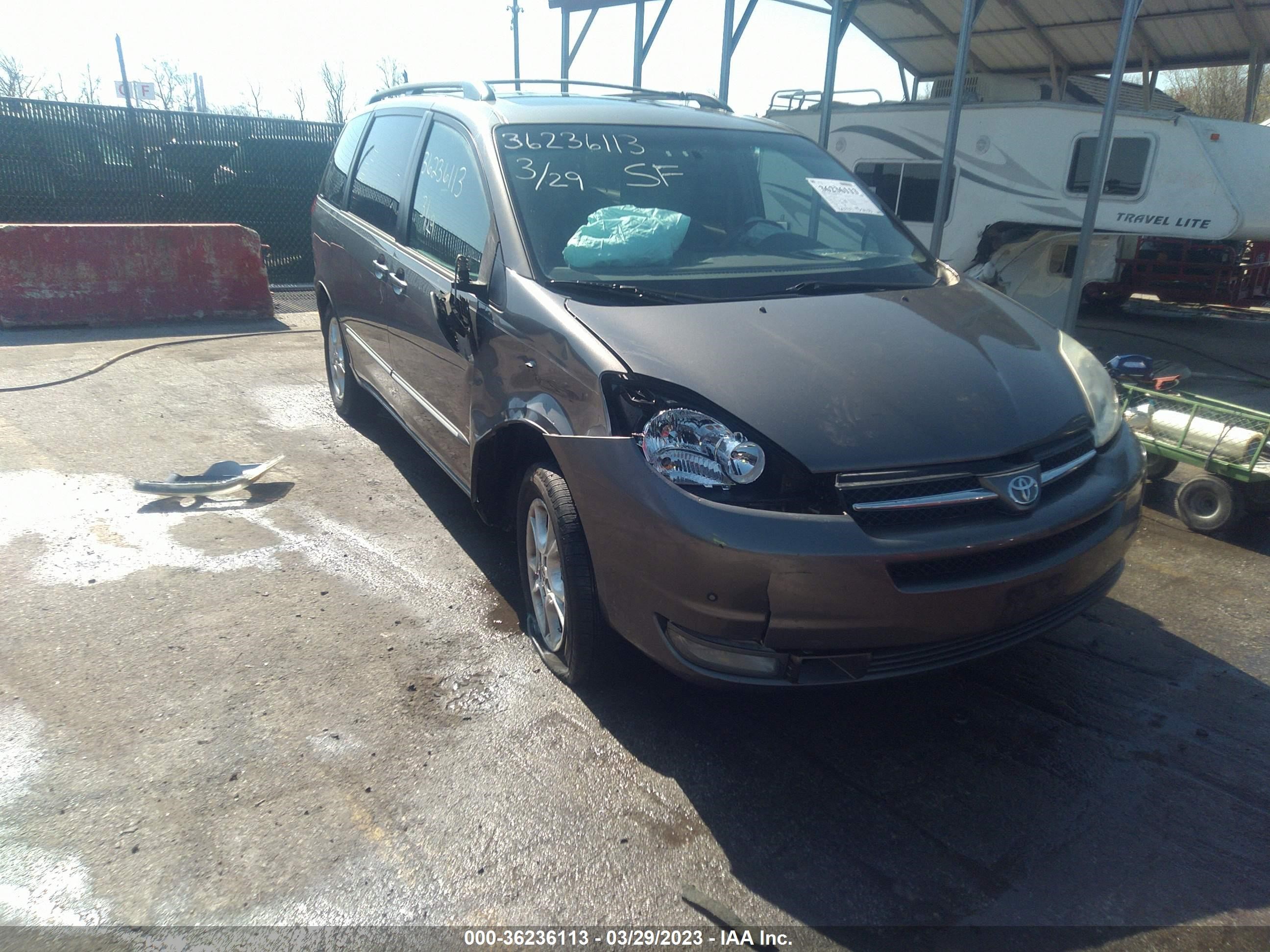 Photo 0 VIN: 5TDBA22C84S021013 - TOYOTA SIENNA 