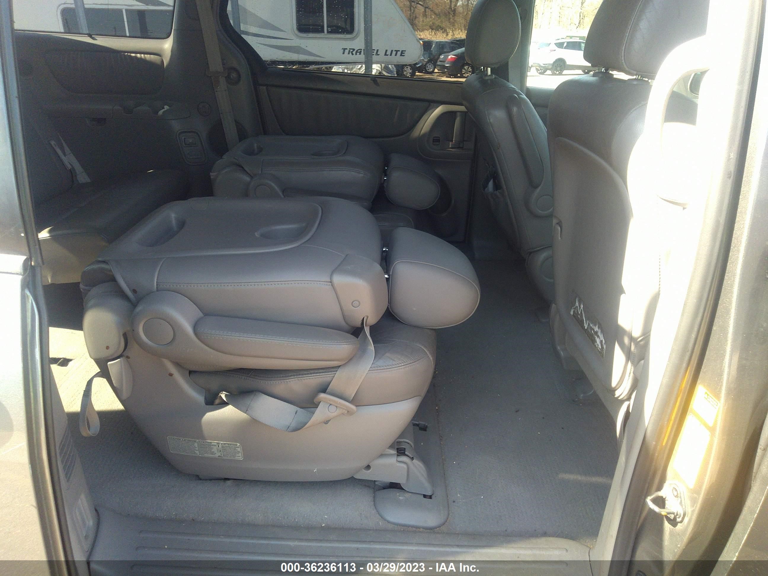 Photo 7 VIN: 5TDBA22C84S021013 - TOYOTA SIENNA 