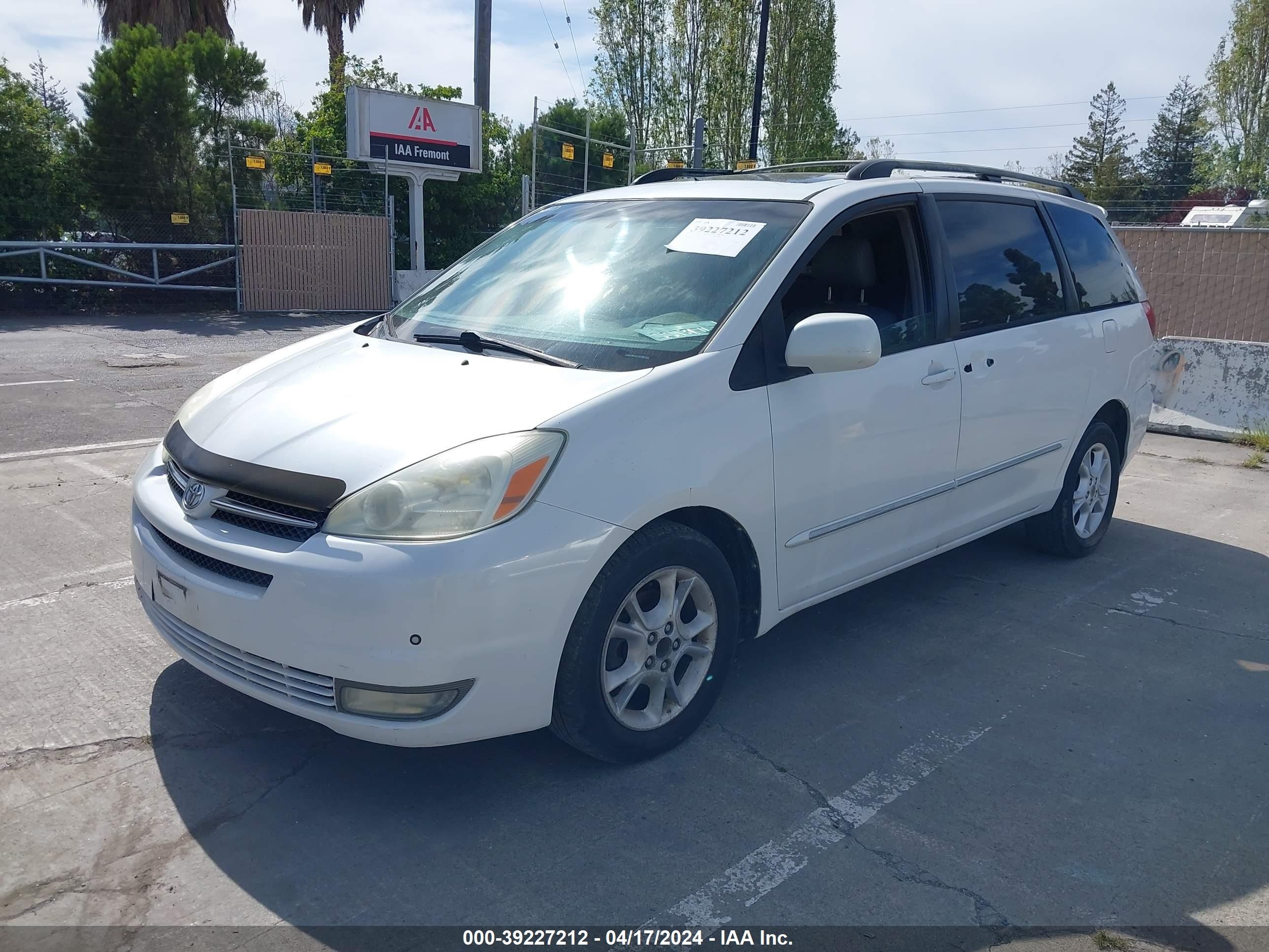 Photo 1 VIN: 5TDBA22C94S009923 - TOYOTA SIENNA 