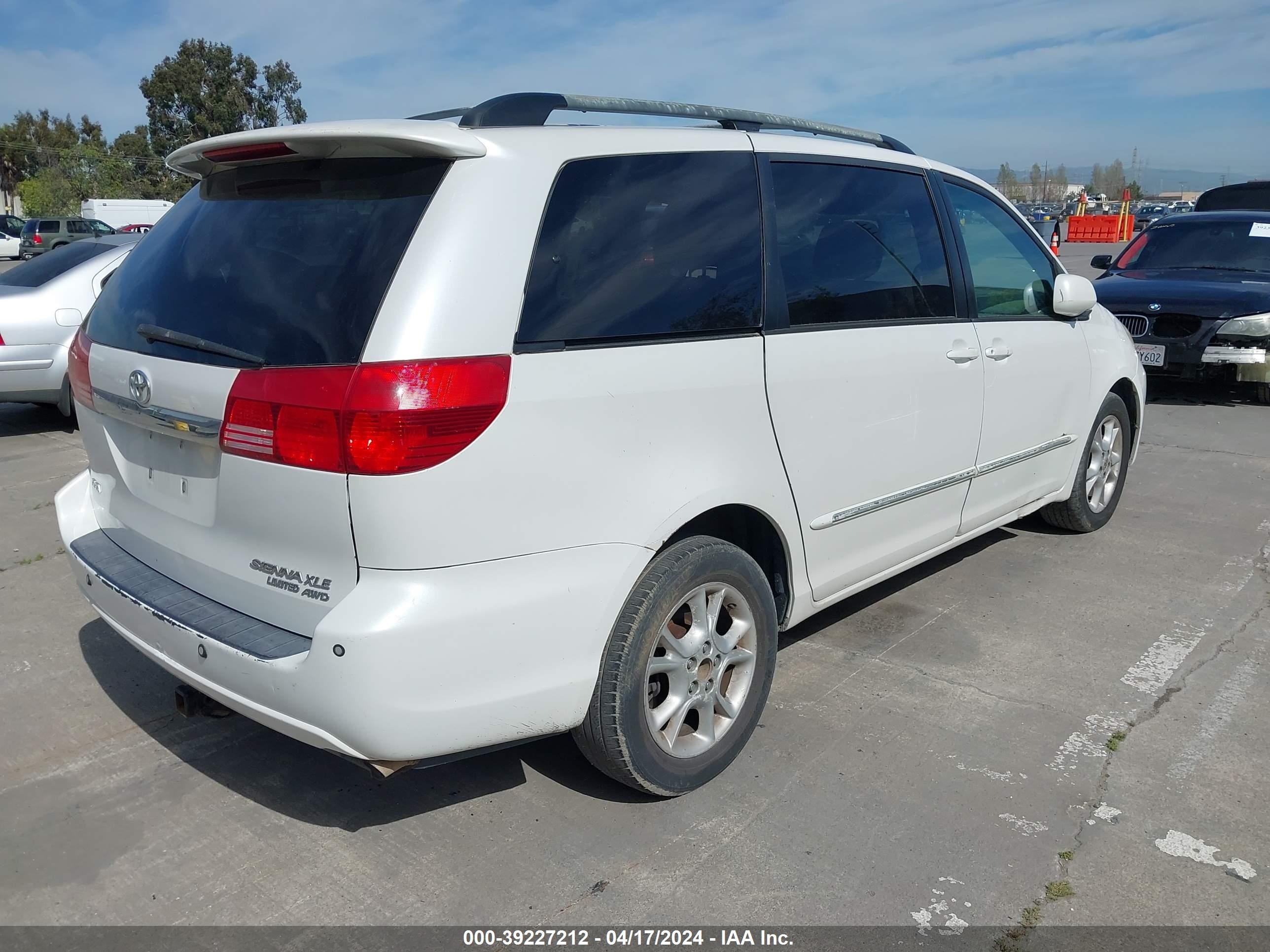 Photo 3 VIN: 5TDBA22C94S009923 - TOYOTA SIENNA 