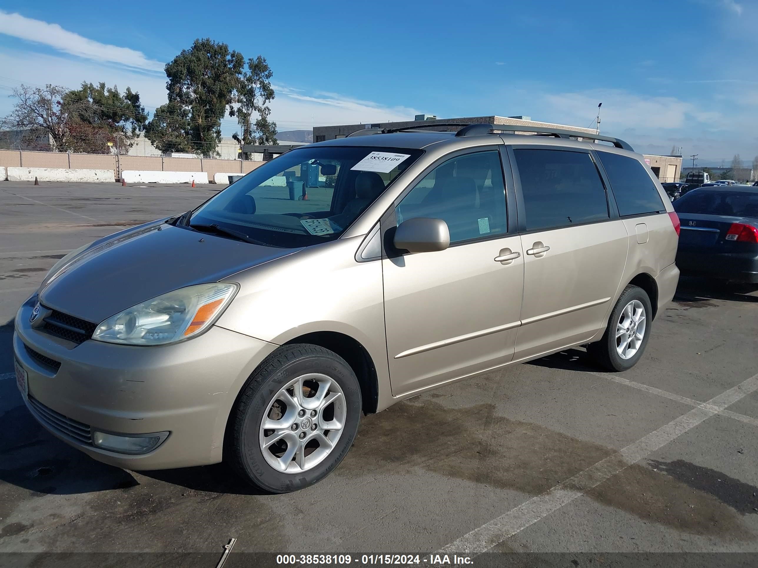 Photo 1 VIN: 5TDBA22C94S013325 - TOYOTA SIENNA 