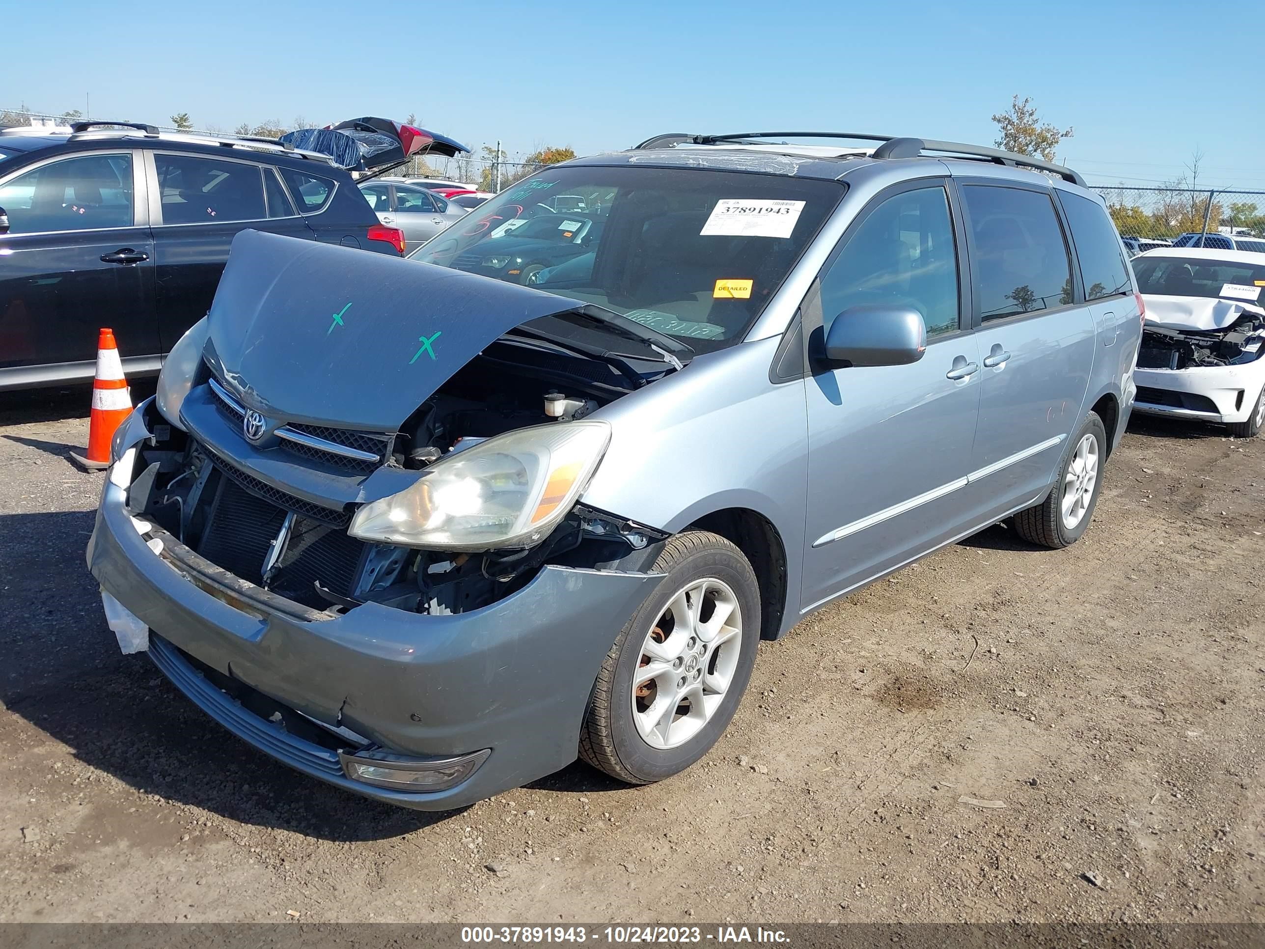 Photo 1 VIN: 5TDBA22CX4S001331 - TOYOTA SIENNA 