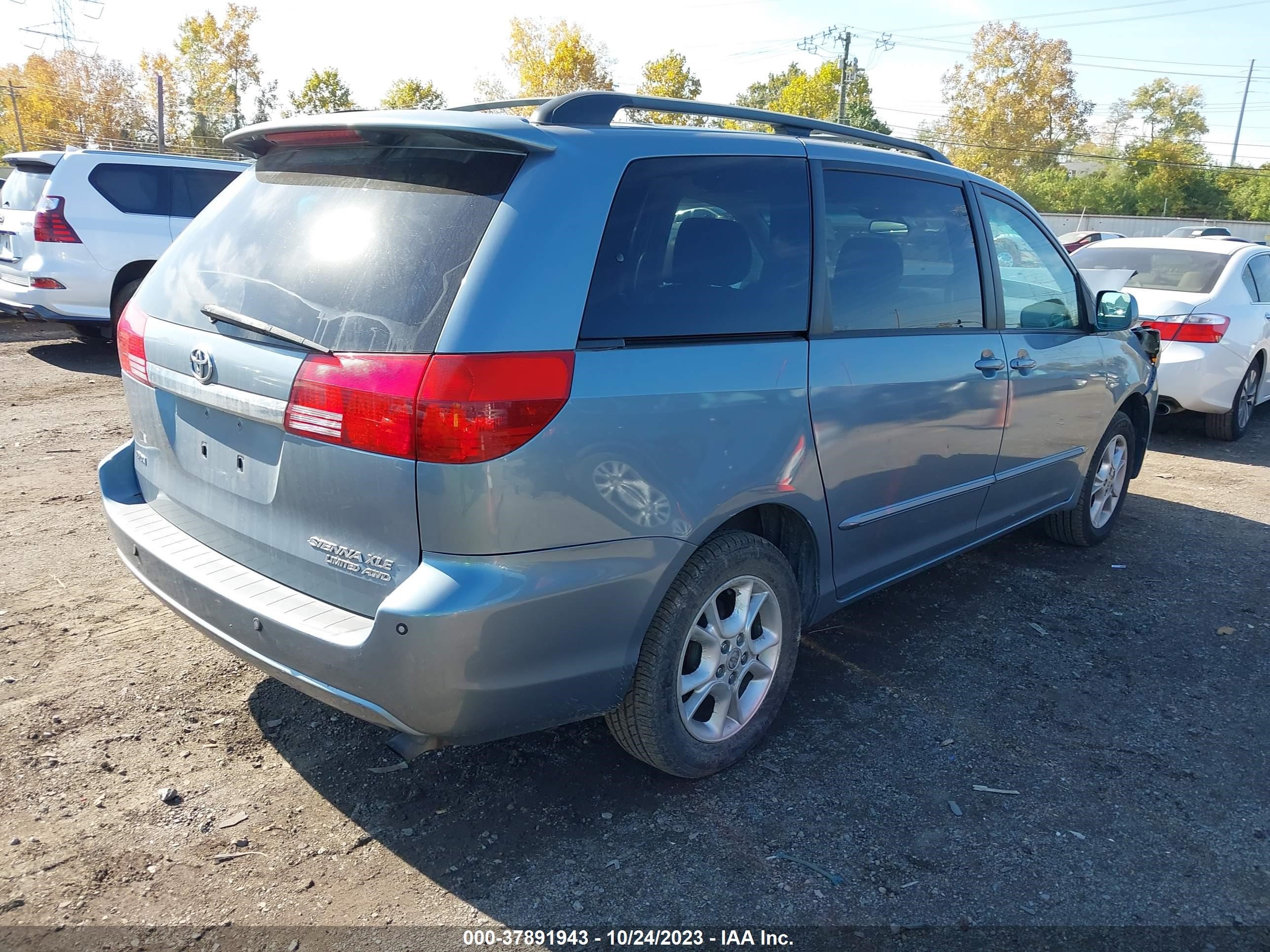 Photo 3 VIN: 5TDBA22CX4S001331 - TOYOTA SIENNA 