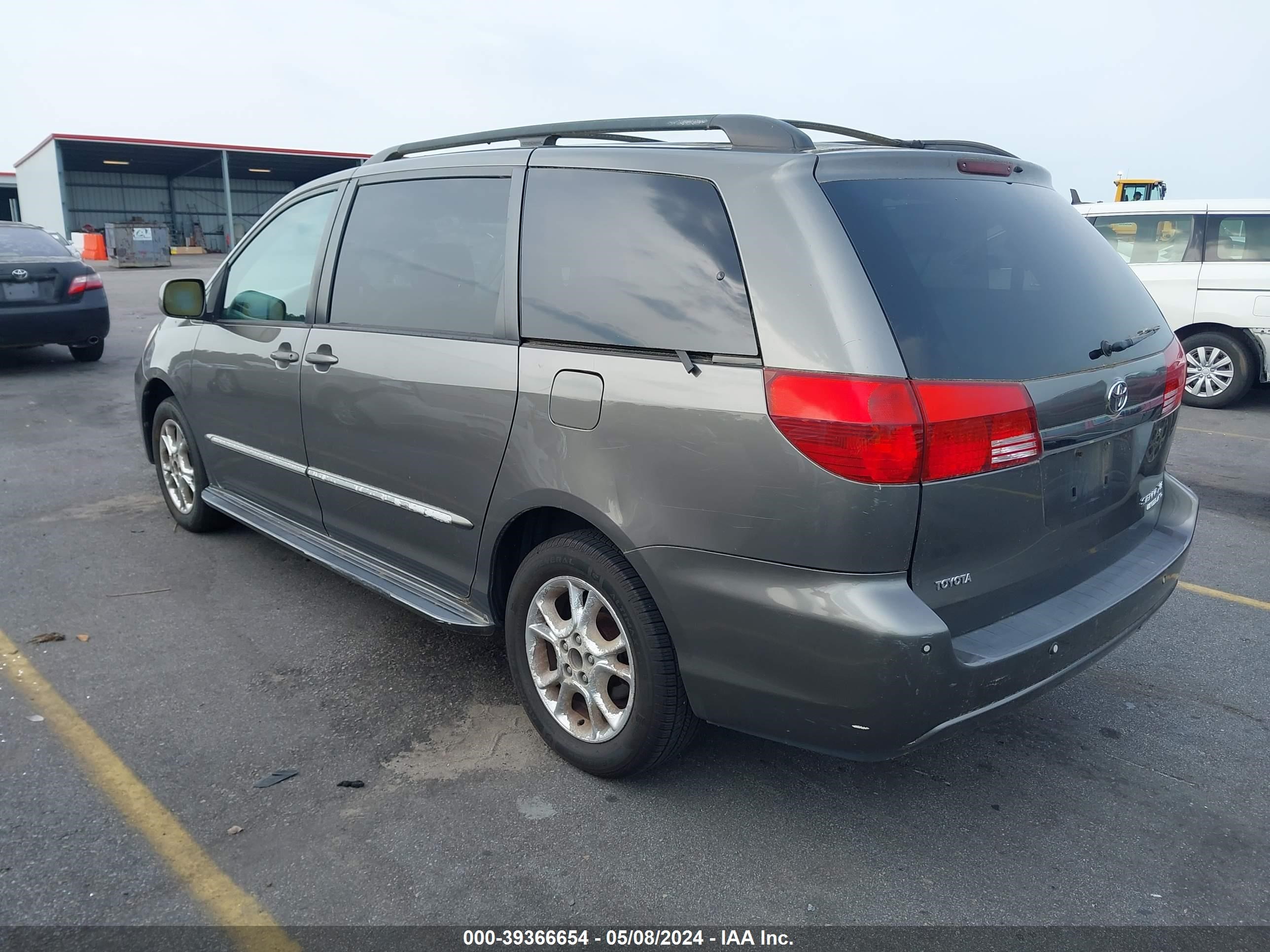 Photo 2 VIN: 5TDBA22CX4S020901 - TOYOTA SIENNA 