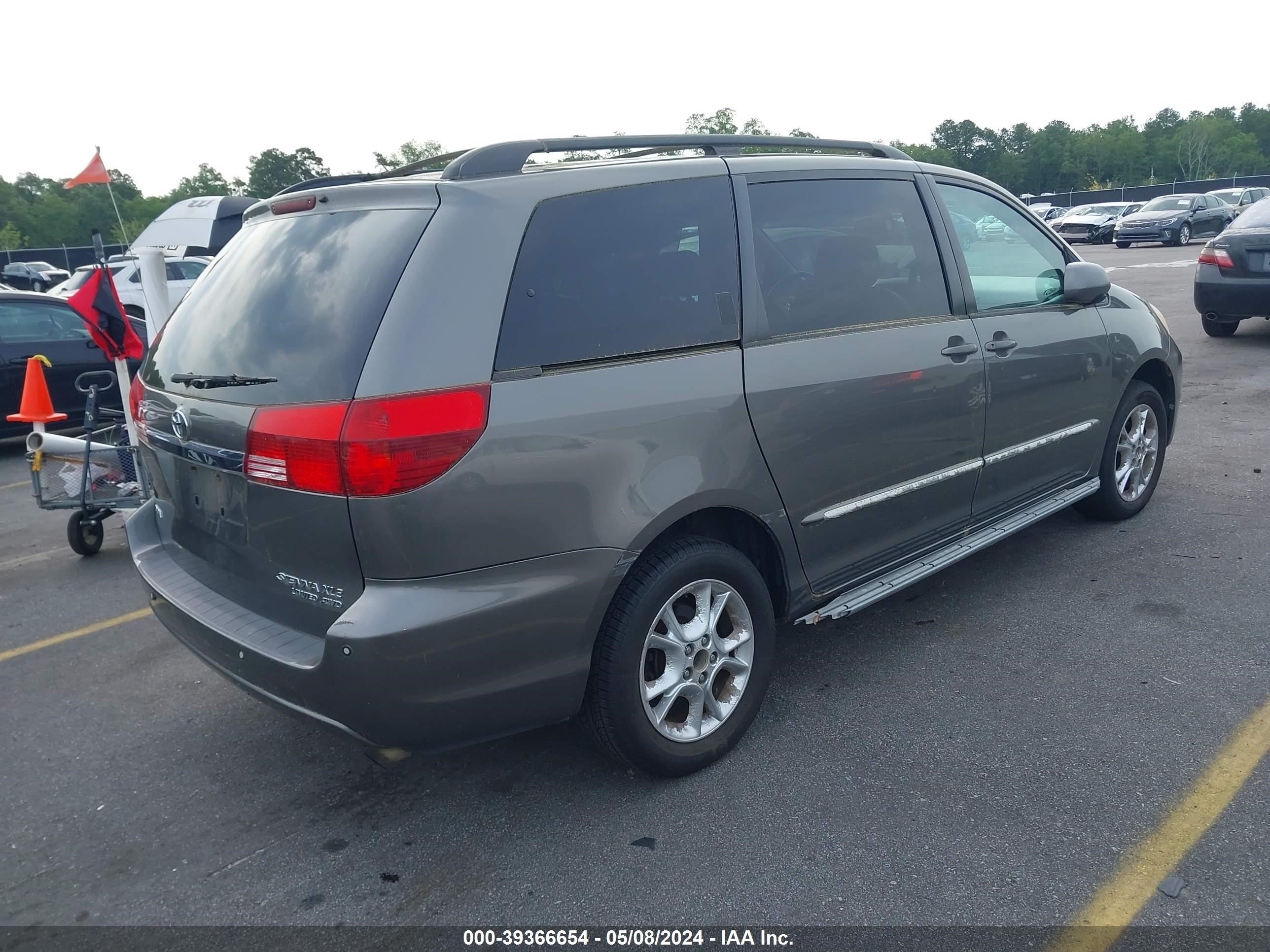 Photo 3 VIN: 5TDBA22CX4S020901 - TOYOTA SIENNA 