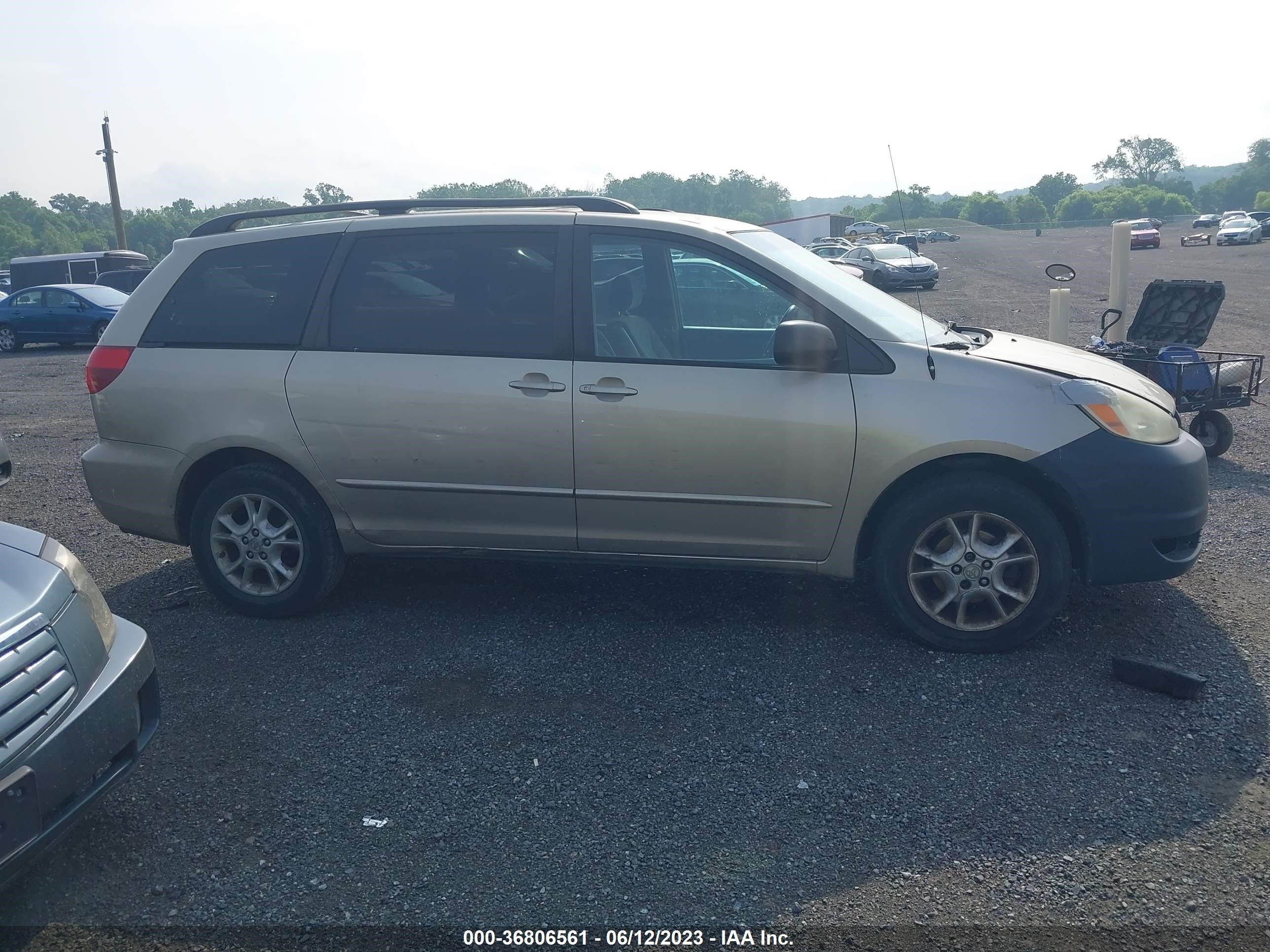 Photo 11 VIN: 5TDBA23C24S009518 - TOYOTA SIENNA 