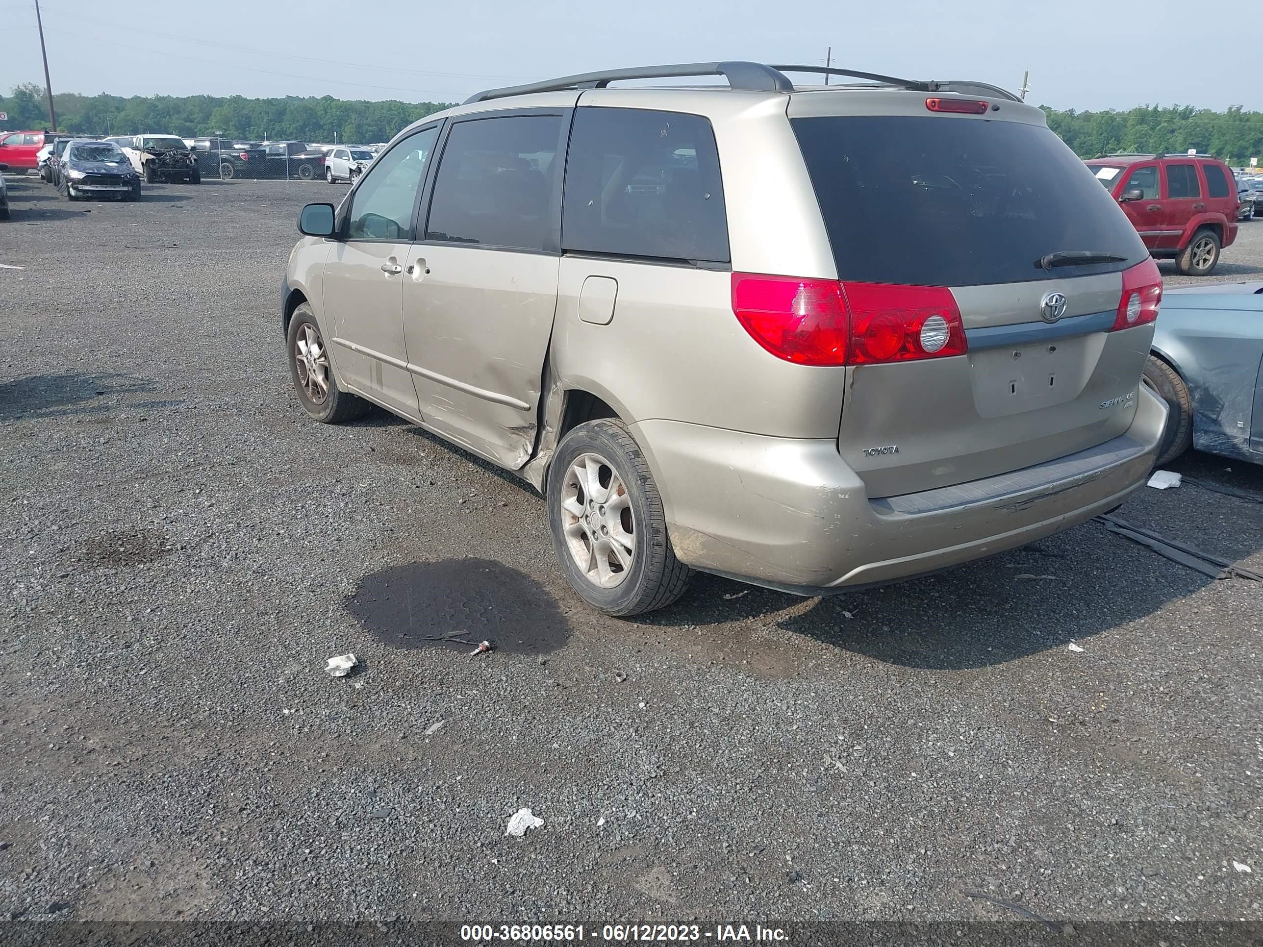 Photo 2 VIN: 5TDBA23C24S009518 - TOYOTA SIENNA 