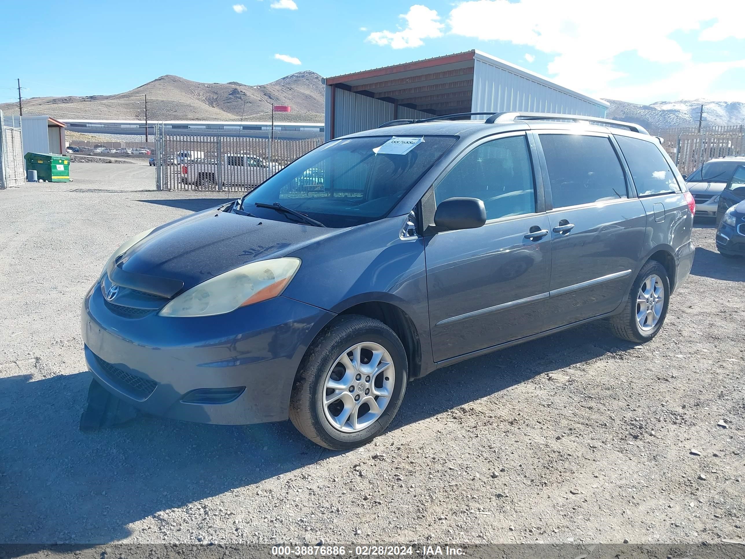 Photo 1 VIN: 5TDBA23C26S067826 - TOYOTA SIENNA 