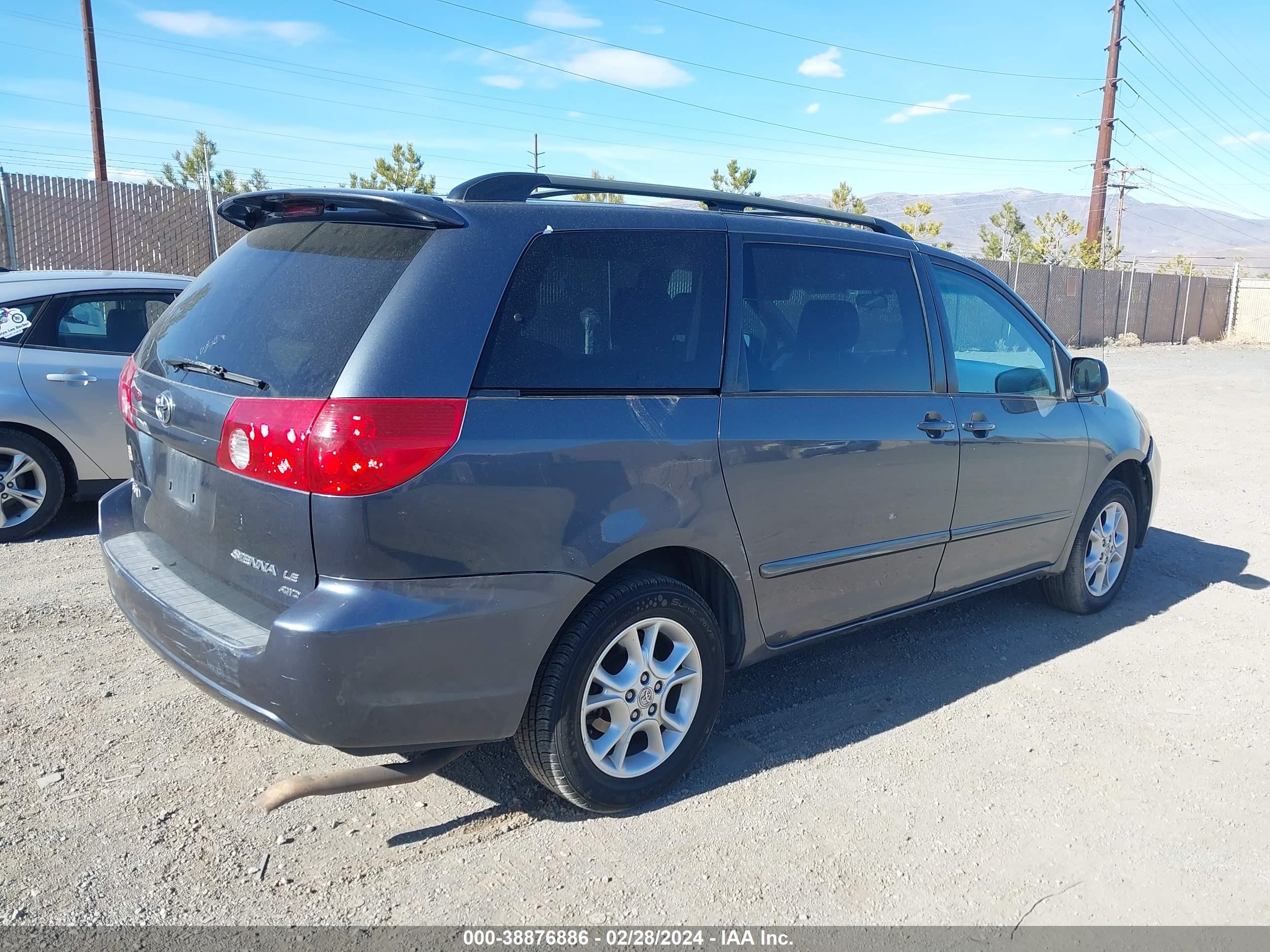 Photo 3 VIN: 5TDBA23C26S067826 - TOYOTA SIENNA 