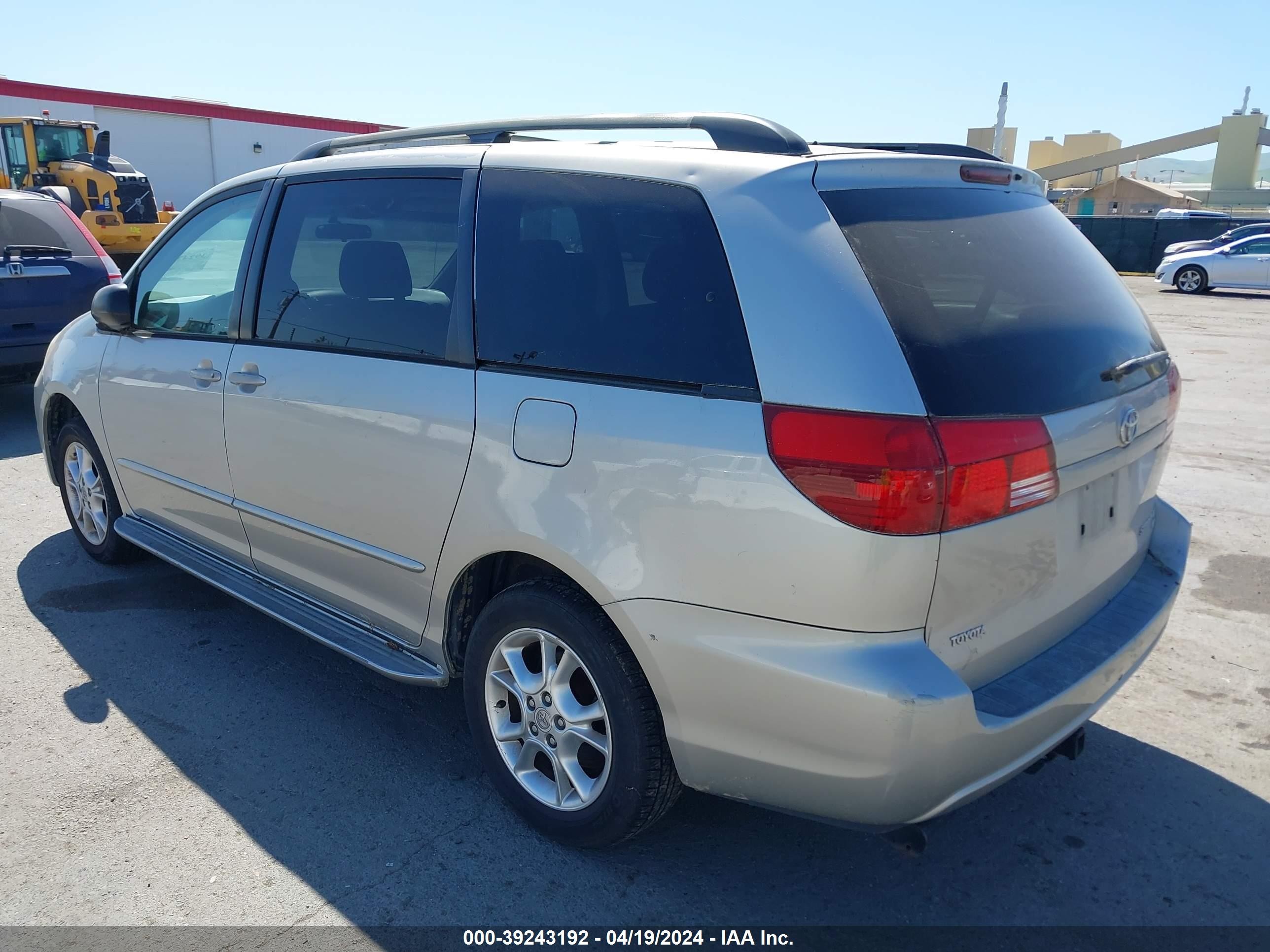 Photo 2 VIN: 5TDBA23C34S015957 - TOYOTA SIENNA 