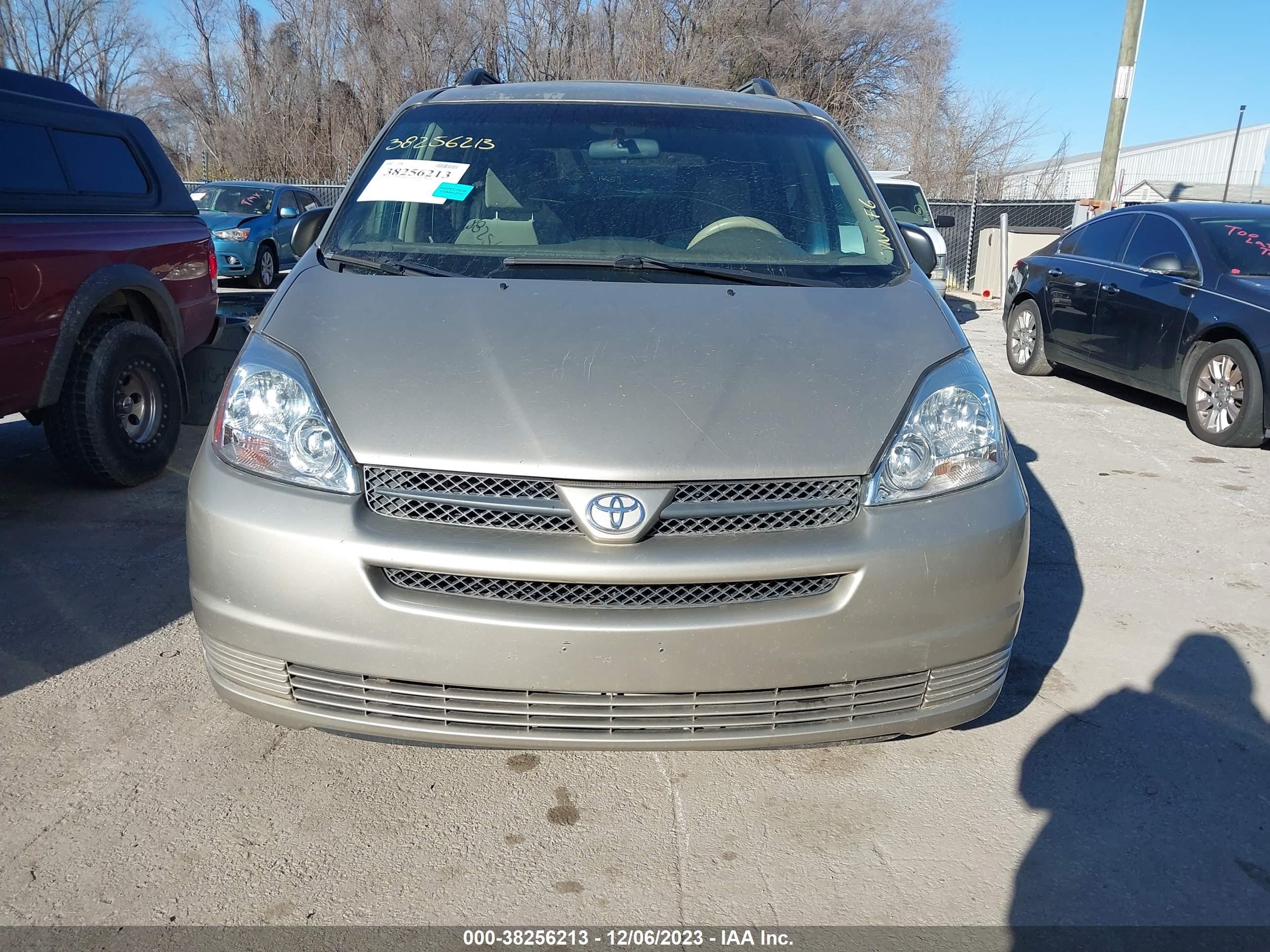 Photo 5 VIN: 5TDBA23C54S003020 - TOYOTA SIENNA 