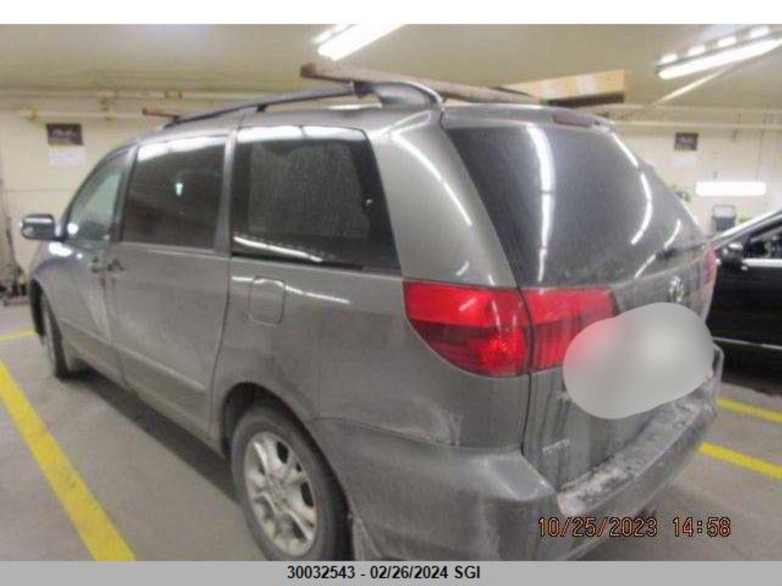 Photo 2 VIN: 5TDBA23C54S019072 - TOYOTA SIENNA 