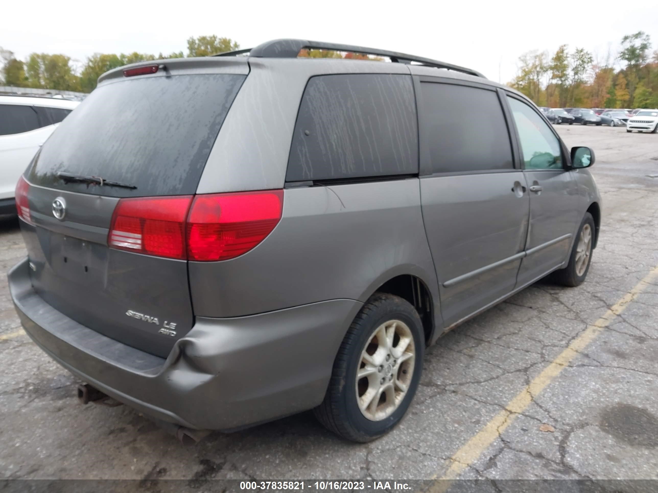 Photo 3 VIN: 5TDBA23C55S042630 - TOYOTA SIENNA 