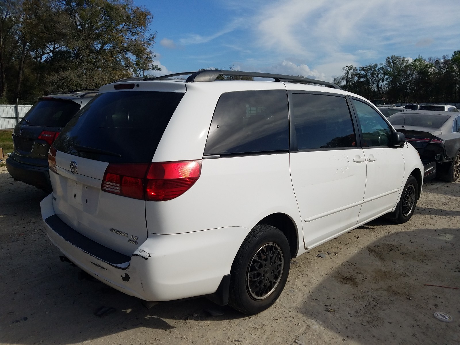 Photo 3 VIN: 5TDBA23C84S018840 - TOYOTA SIENNA LE 