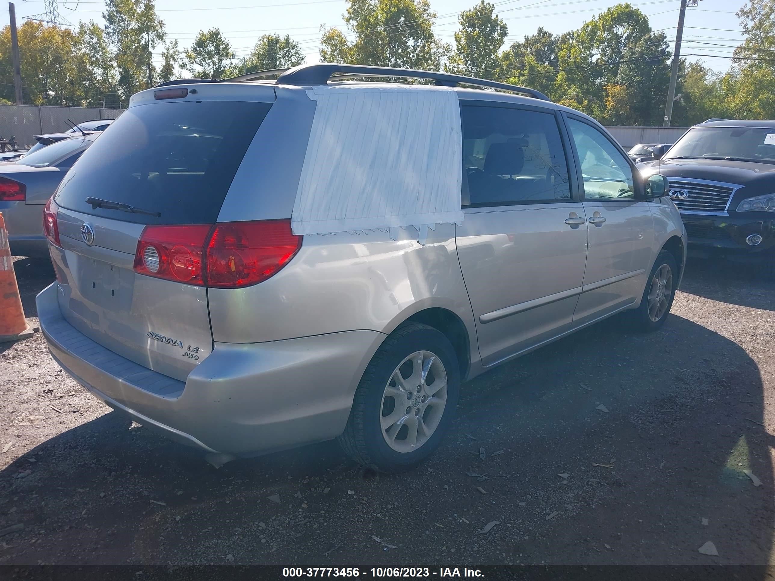 Photo 3 VIN: 5TDBA23C86S069712 - TOYOTA SIENNA 