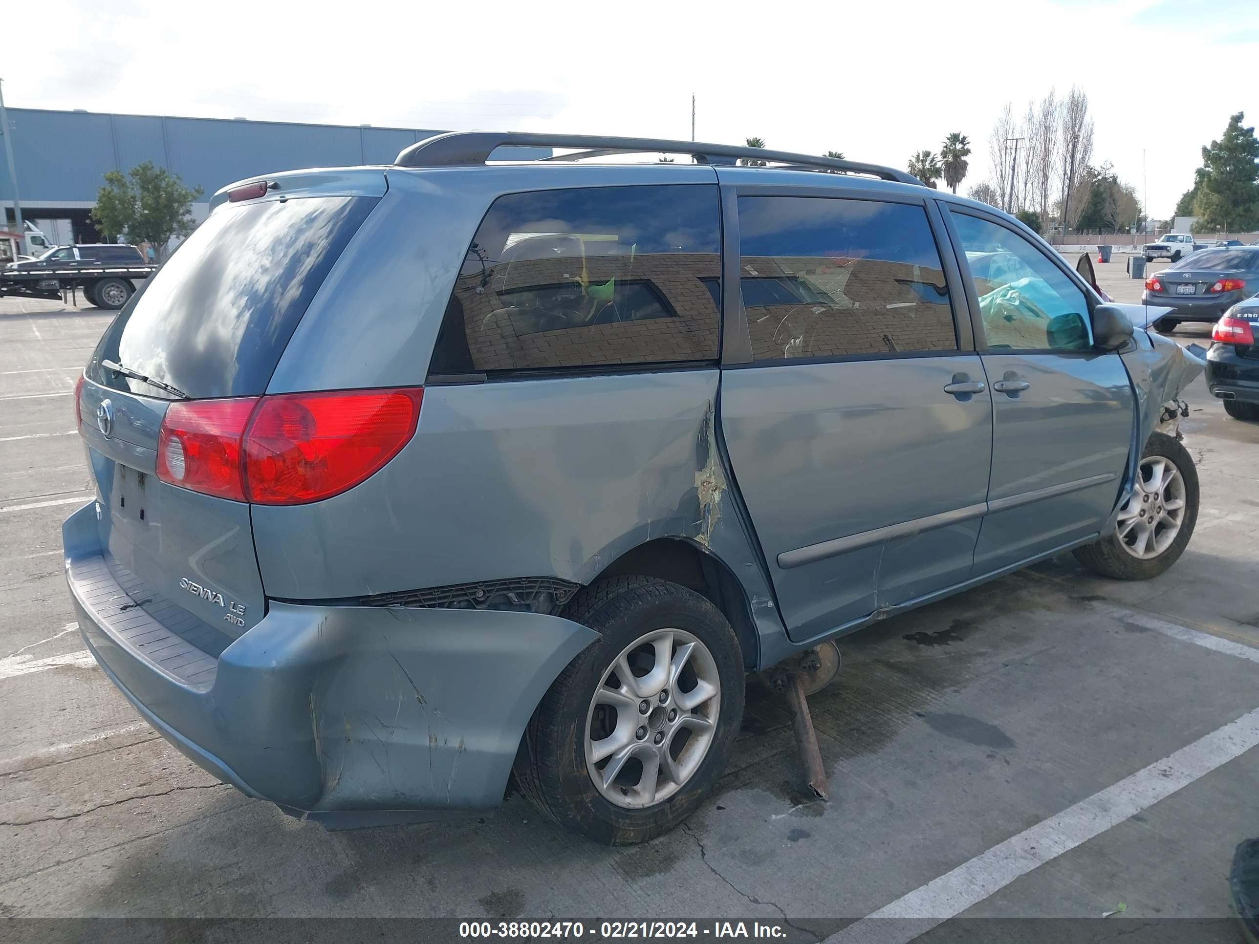 Photo 3 VIN: 5TDBA23C96S055933 - TOYOTA SIENNA 