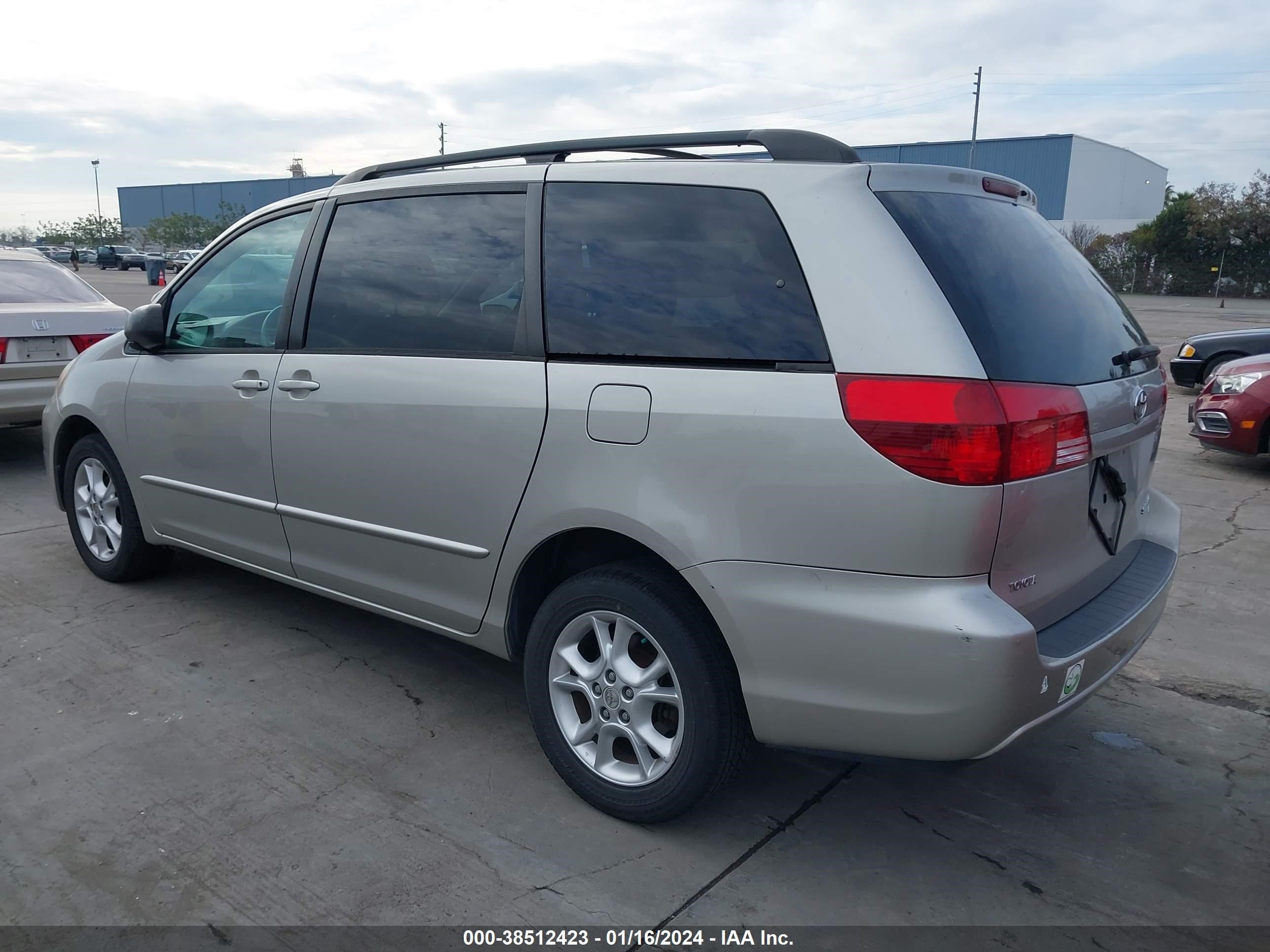 Photo 2 VIN: 5TDBA23CX4S019343 - TOYOTA SIENNA 