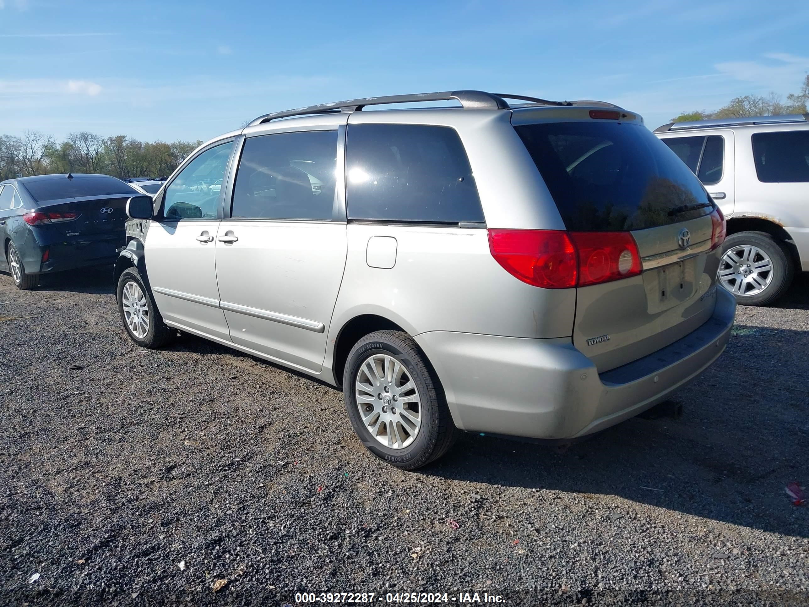 Photo 2 VIN: 5TDBK22C08S013958 - TOYOTA SIENNA 