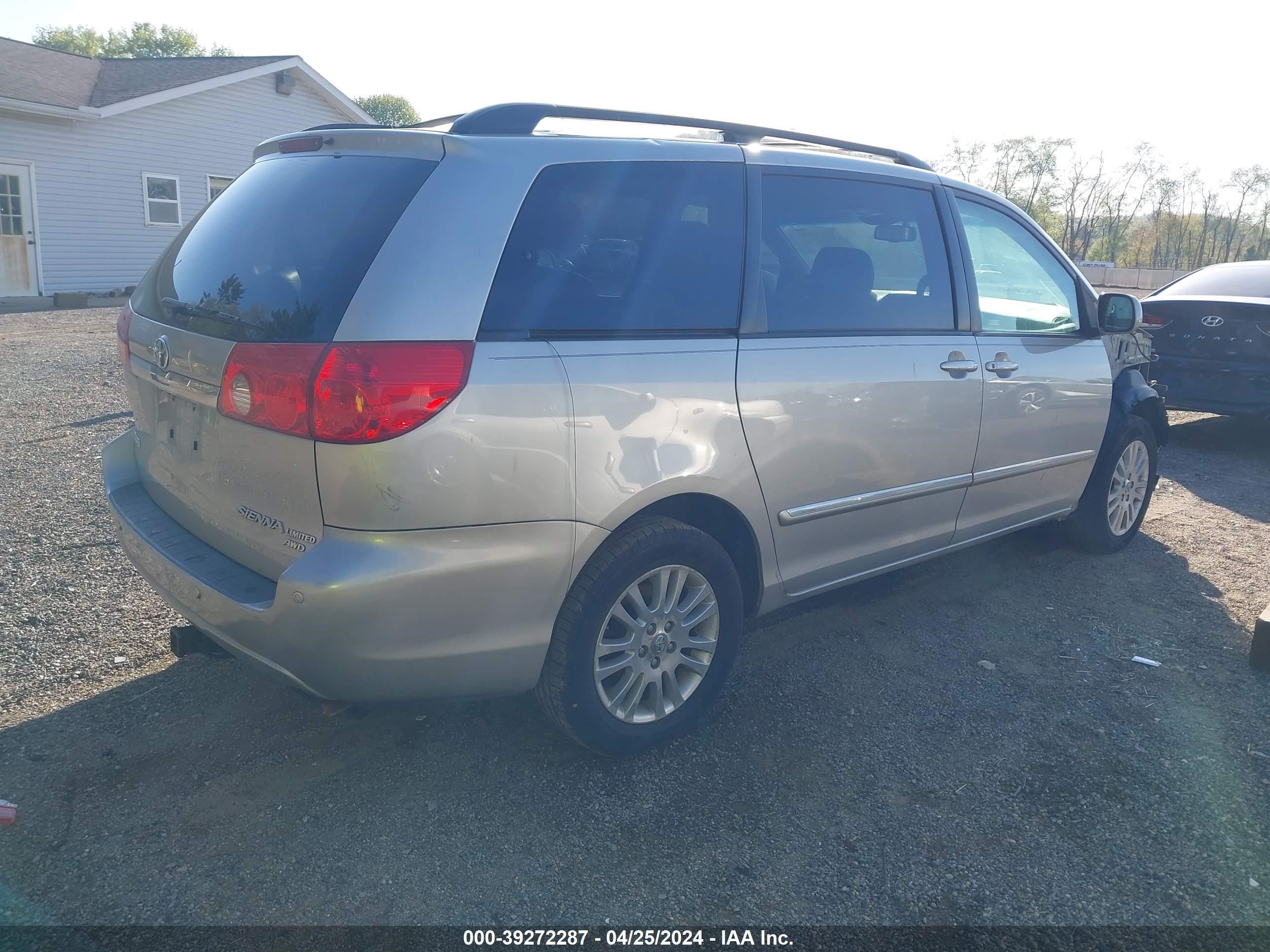 Photo 3 VIN: 5TDBK22C08S013958 - TOYOTA SIENNA 