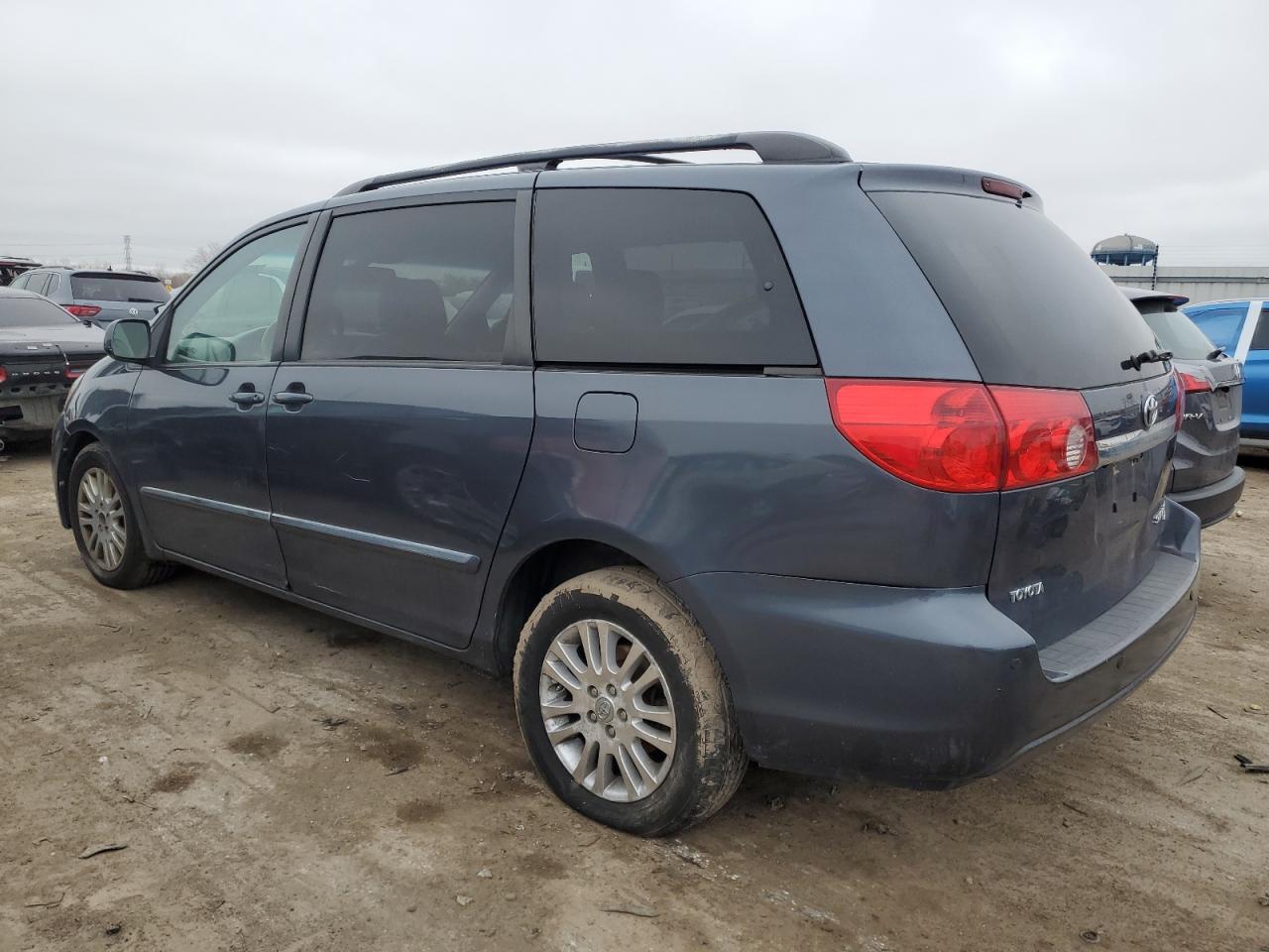 Photo 1 VIN: 5TDBK22C18S016898 - TOYOTA SIENNA 