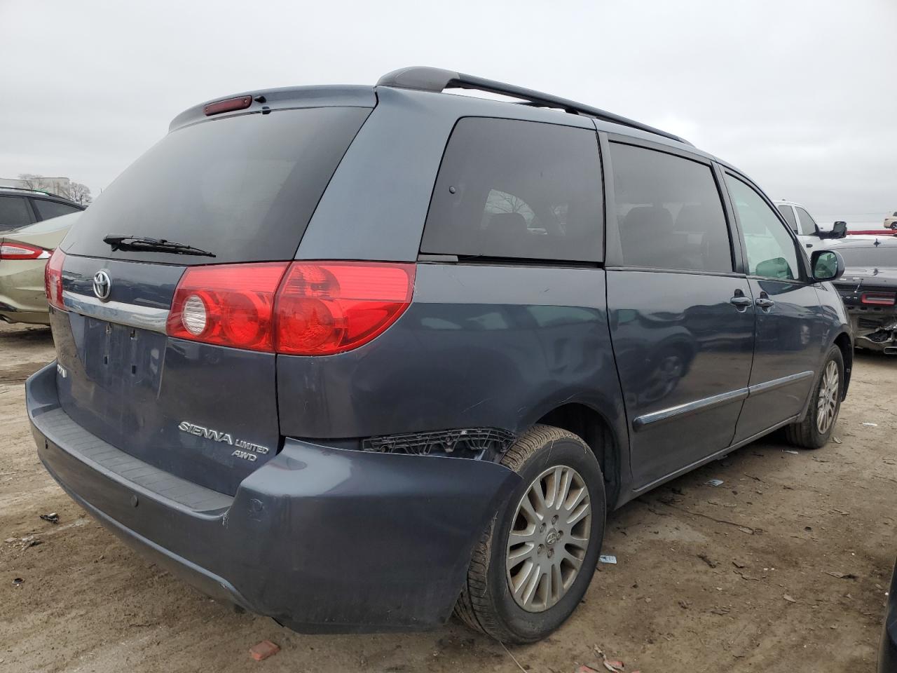 Photo 2 VIN: 5TDBK22C18S016898 - TOYOTA SIENNA 