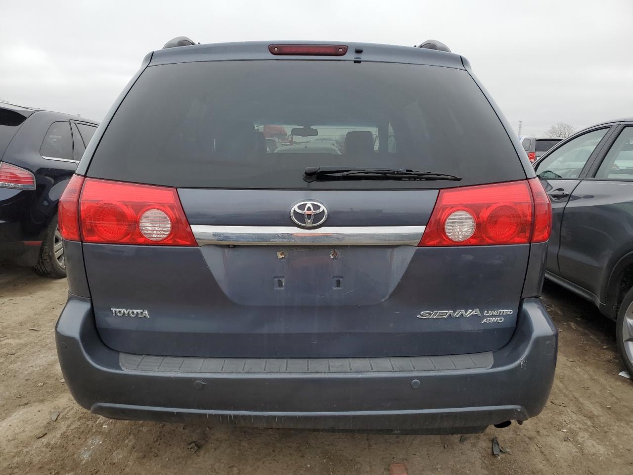 Photo 5 VIN: 5TDBK22C18S016898 - TOYOTA SIENNA 