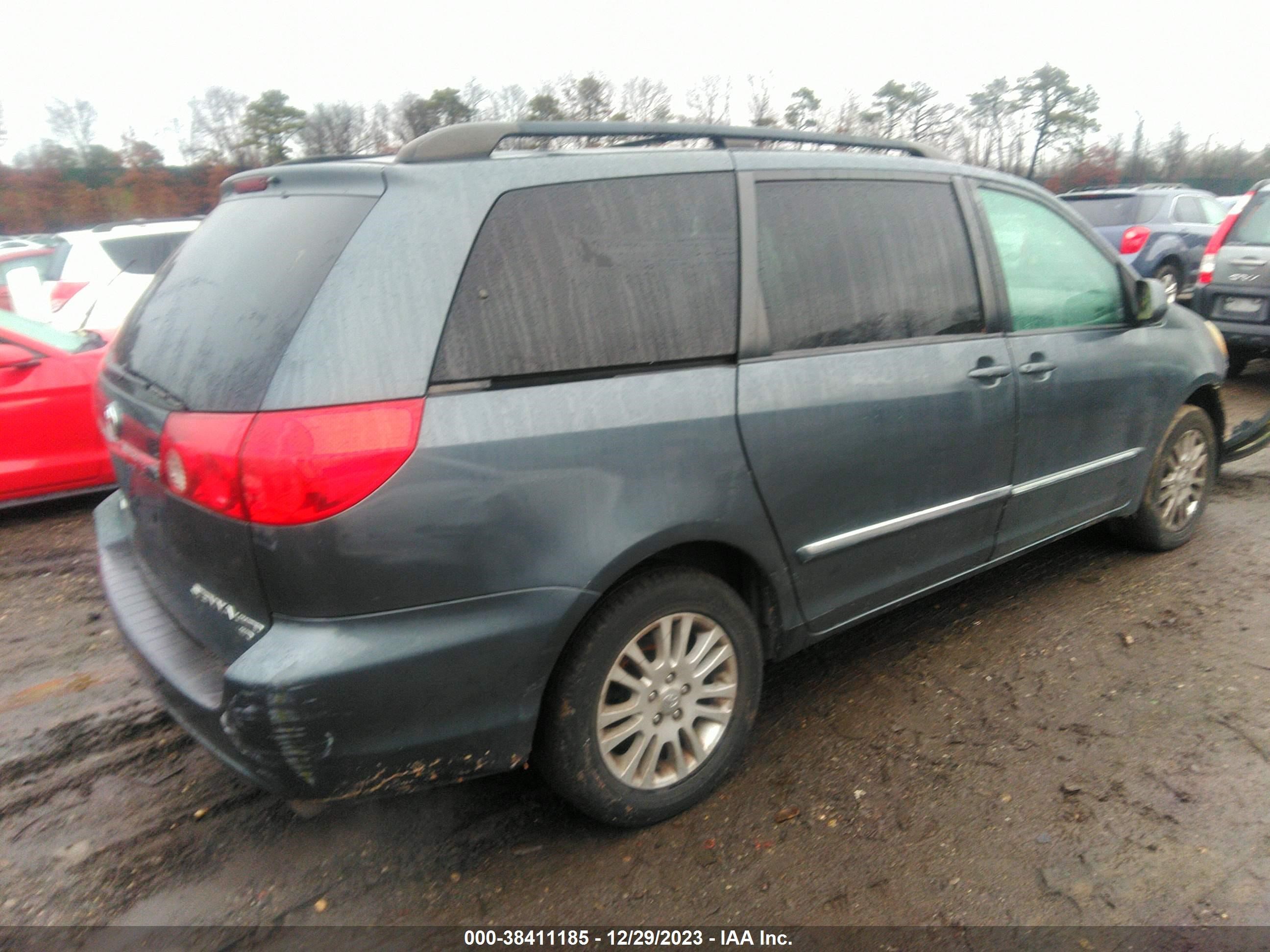 Photo 3 VIN: 5TDBK22C19S023741 - TOYOTA SIENNA 