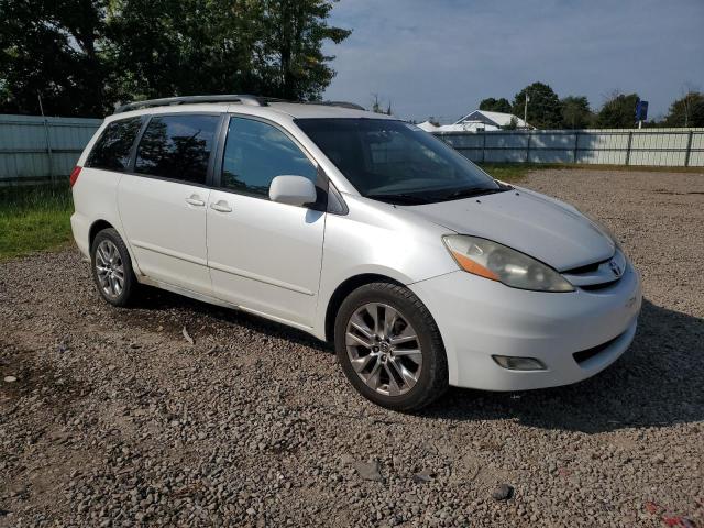 Photo 3 VIN: 5TDBK22C27S007657 - TOYOTA SIENNA 4X4 