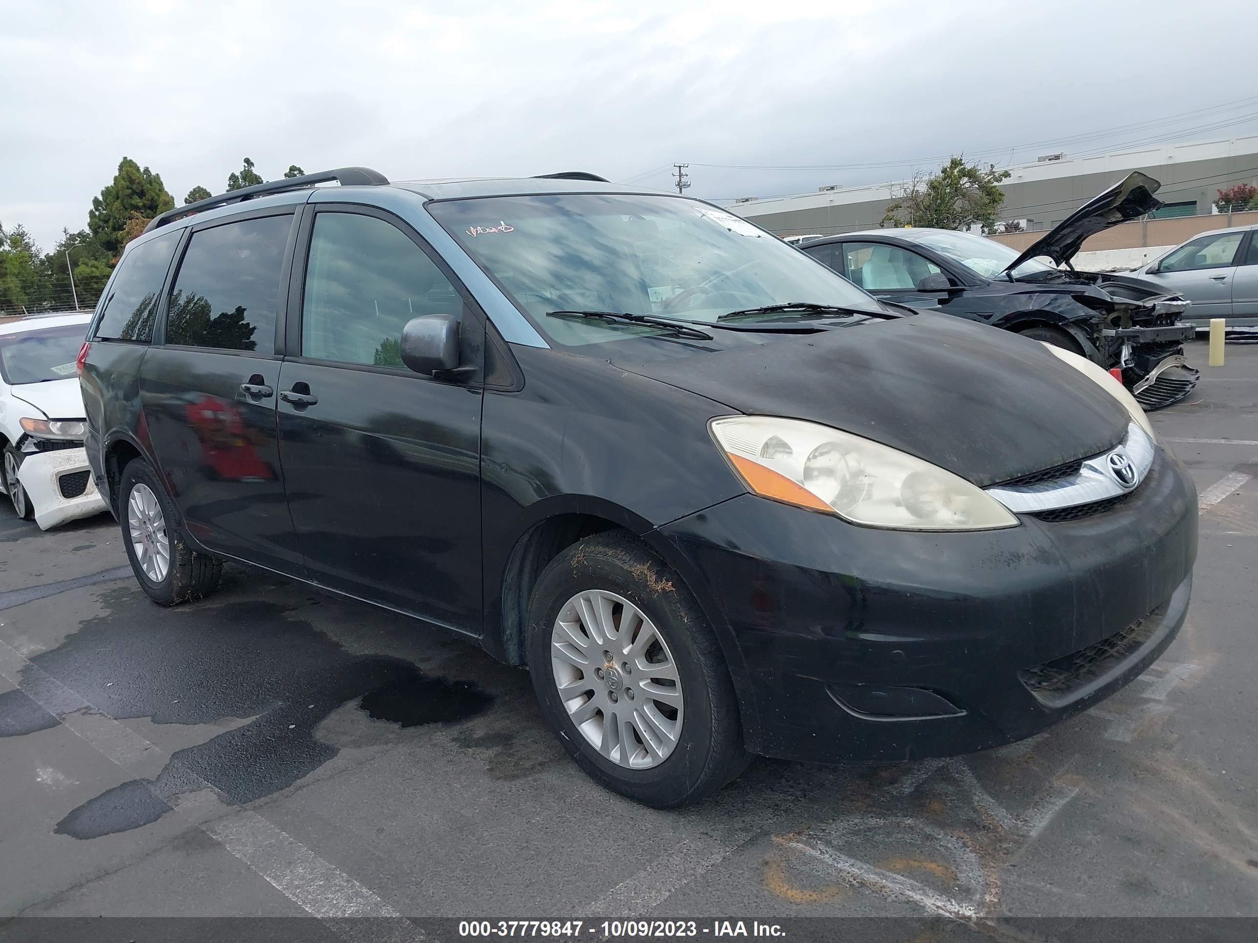 Photo 0 VIN: 5TDBK22C38S013520 - TOYOTA SIENNA 