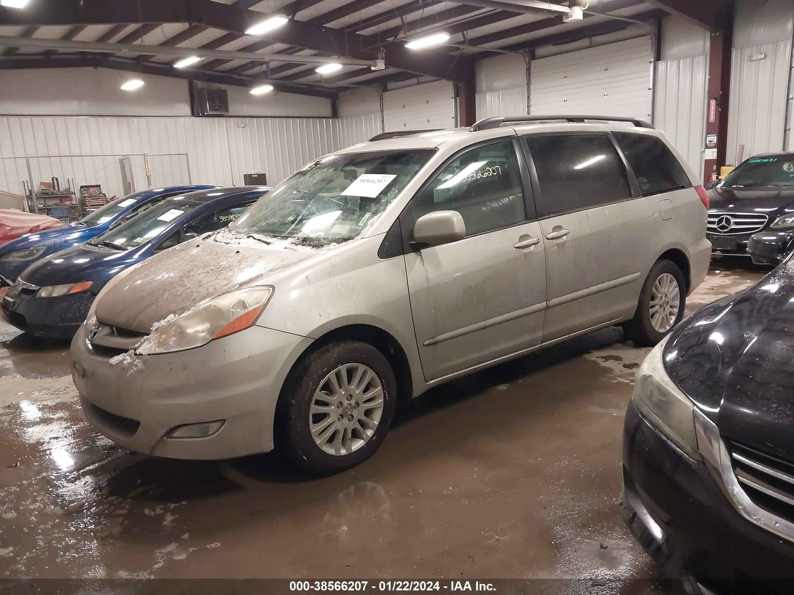 Photo 1 VIN: 5TDBK22C38S017213 - TOYOTA SIENNA 