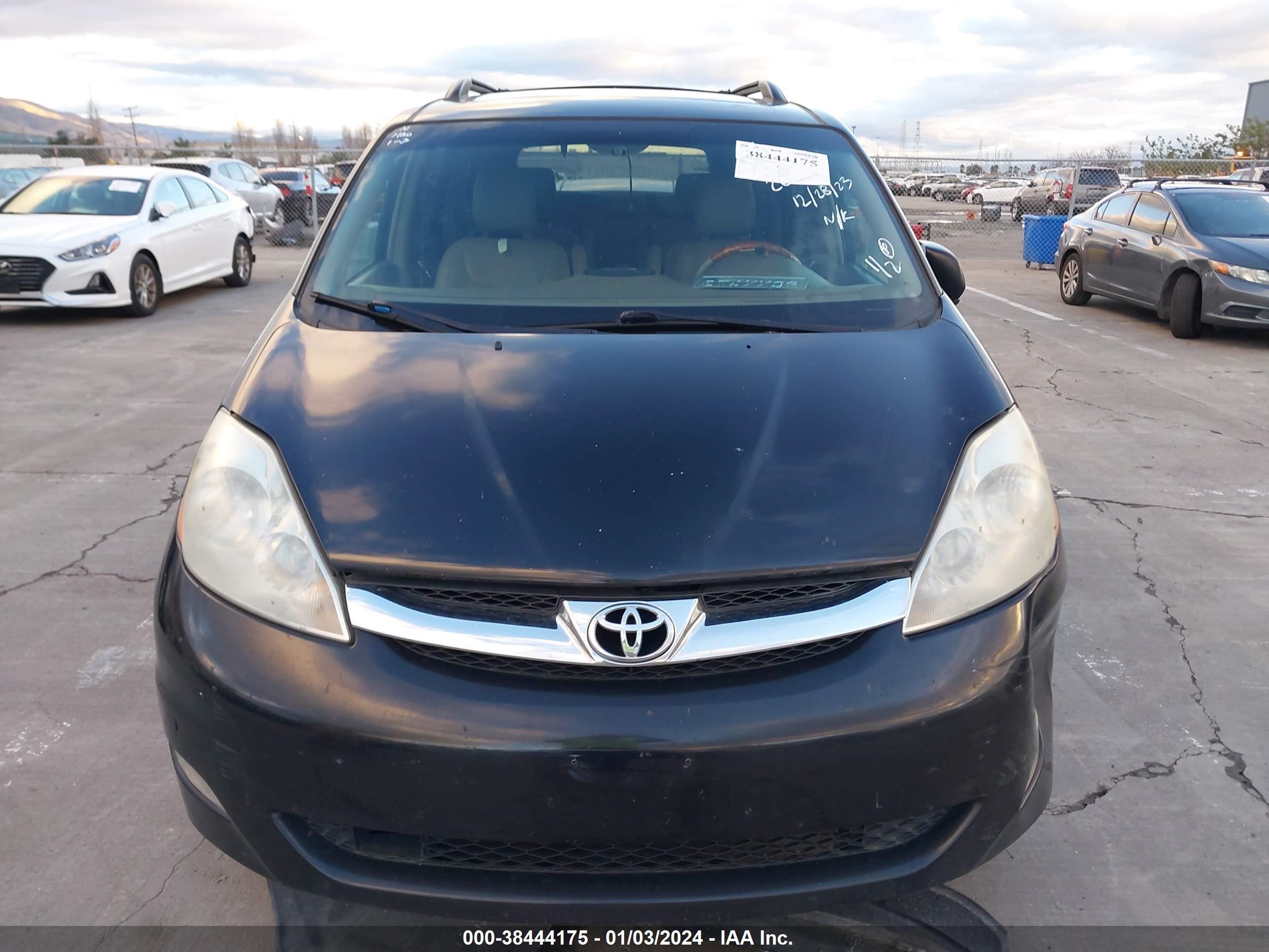 Photo 12 VIN: 5TDBK22C39S026527 - TOYOTA SIENNA 