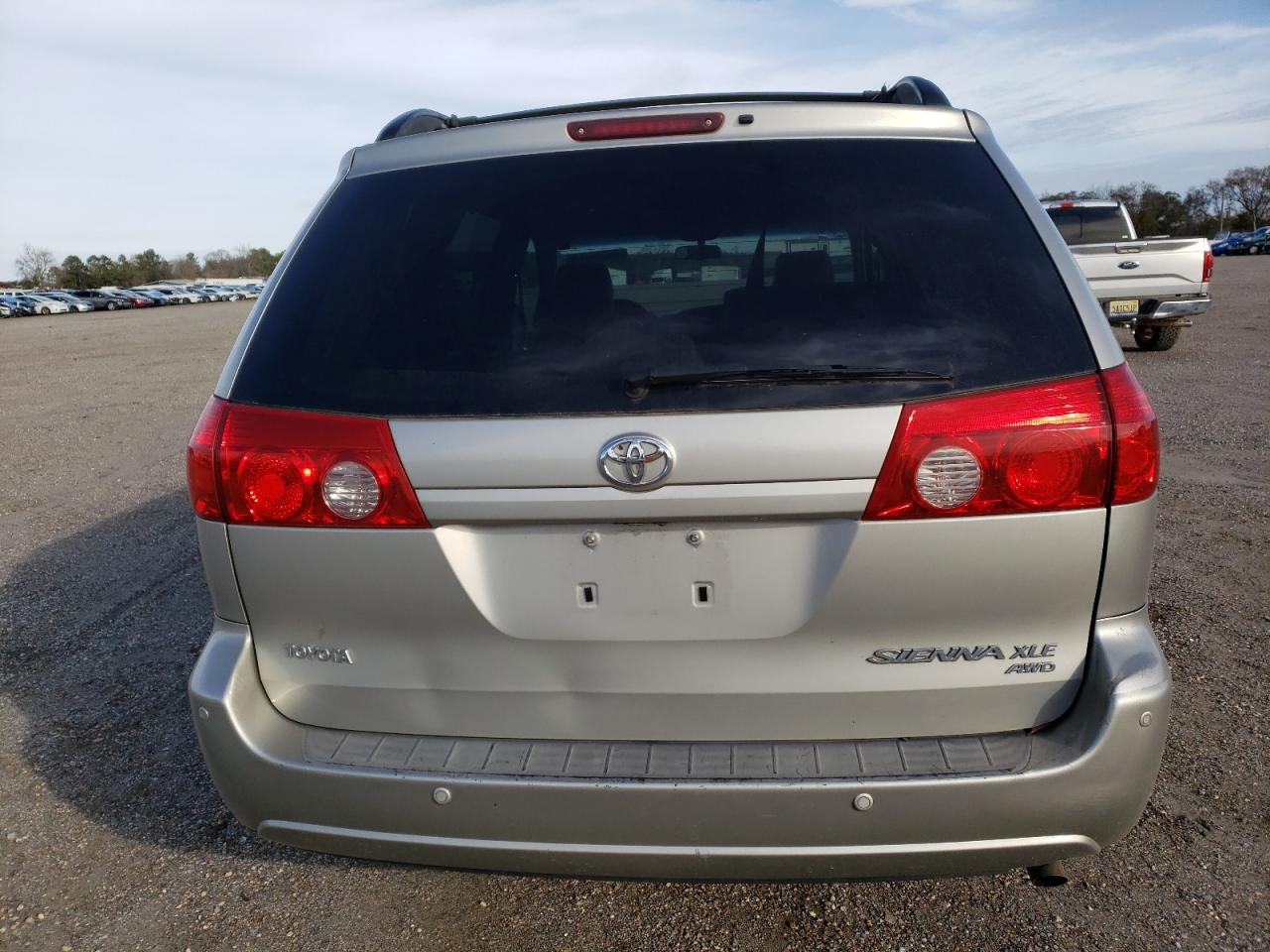 Photo 5 VIN: 5TDBK22C67S003935 - TOYOTA SIENNA 