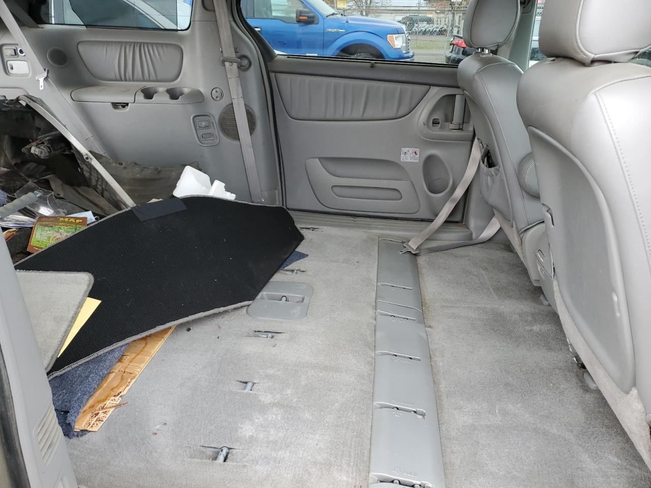 Photo 10 VIN: 5TDBK22C68S010238 - TOYOTA SIENNA 