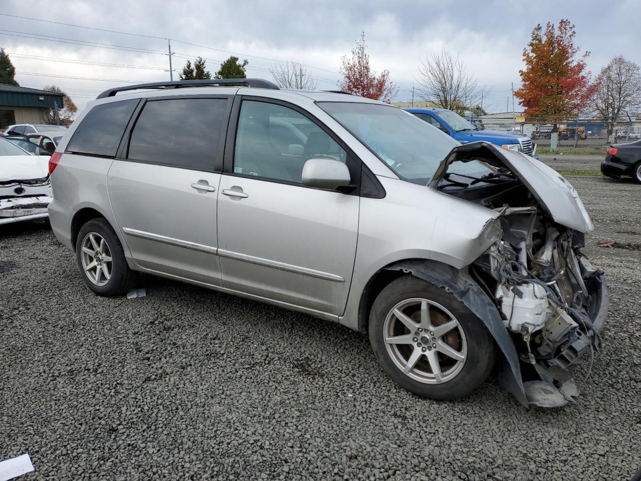 Photo 3 VIN: 5TDBK22C68S010238 - TOYOTA SIENNA 