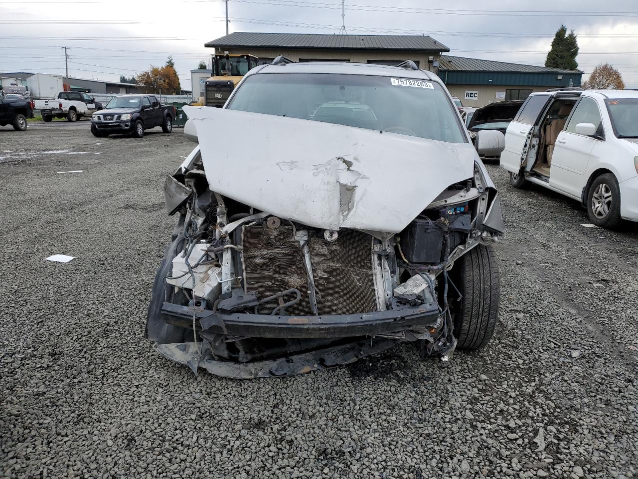 Photo 4 VIN: 5TDBK22C68S010238 - TOYOTA SIENNA 