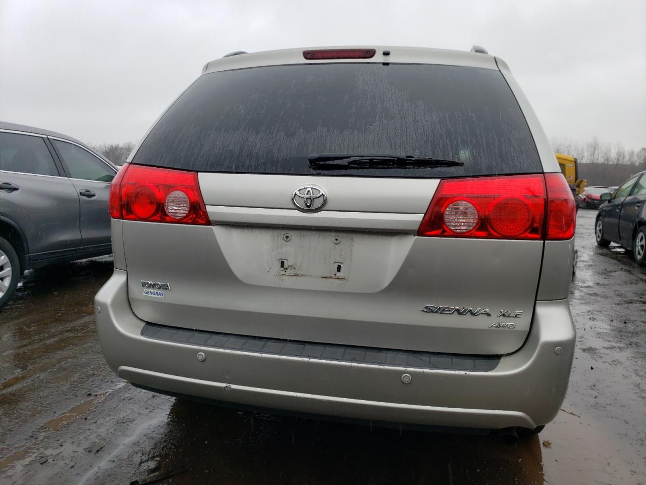 Photo 5 VIN: 5TDBK22C69S025744 - TOYOTA SIENNA 