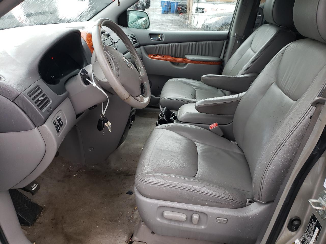 Photo 6 VIN: 5TDBK22C69S025744 - TOYOTA SIENNA 