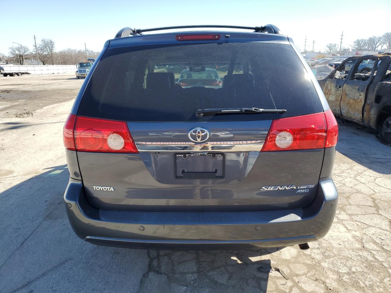 Photo 5 VIN: 5TDBK22C78S018820 - TOYOTA SIENNA 