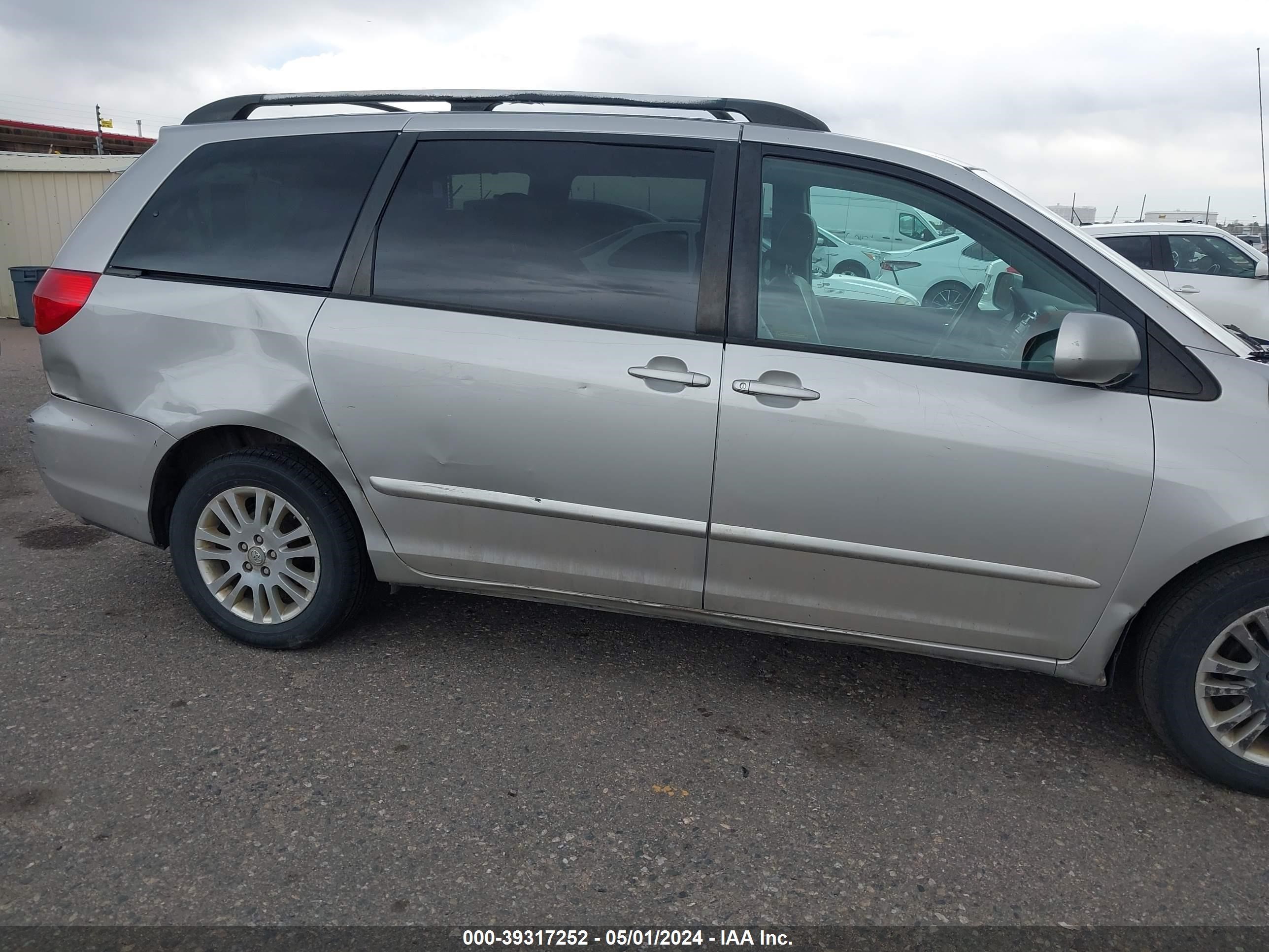 Photo 11 VIN: 5TDBK22C88S018356 - TOYOTA SIENNA 