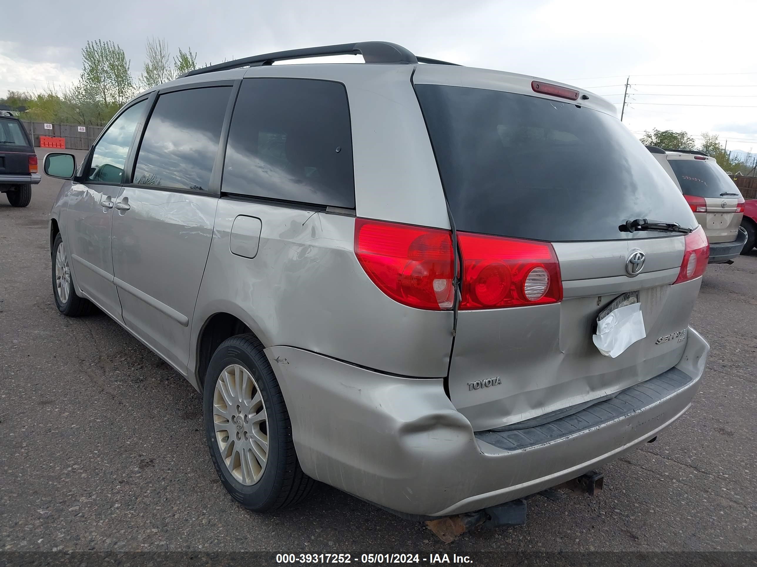 Photo 2 VIN: 5TDBK22C88S018356 - TOYOTA SIENNA 