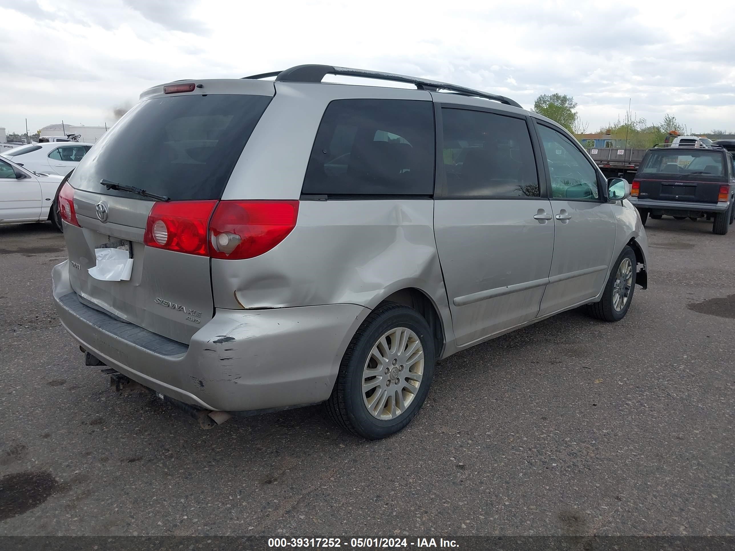 Photo 3 VIN: 5TDBK22C88S018356 - TOYOTA SIENNA 